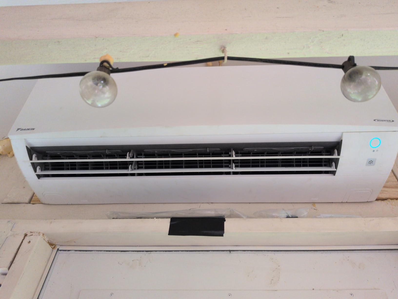 18,000 BTU 18 SEER2 Entra R32 Series Heat Pump Mini Split A/C | System Includes Maxwell All-Inclusive 15' Installation Kit and Wall Mounting Bracket (230V) customer photo 1