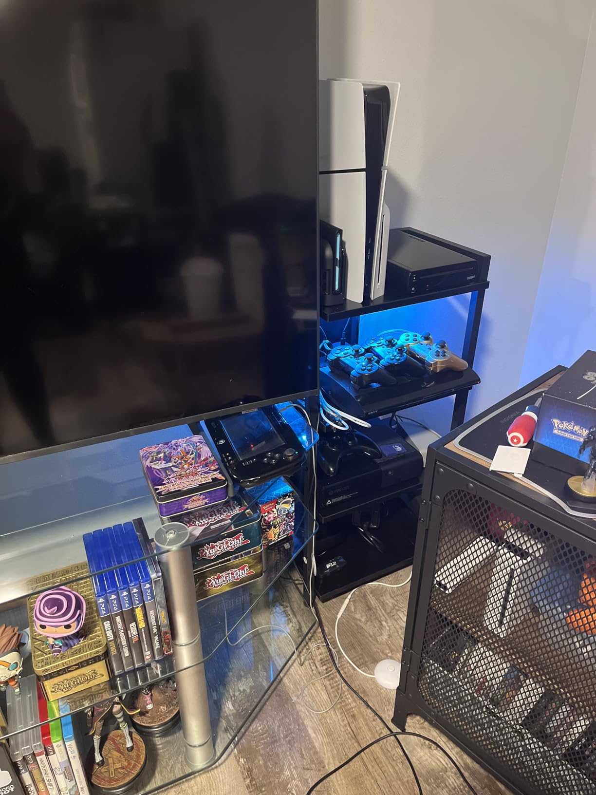 HOOBRO Game Console Shelf, 4-Tier Video Gaming Consoles Stand with Outlet & RGB Light, Audio Rack Tower for Turntable, Stereo Equipment, Wooden Entertainment Storage Stand, Black customer photo 2