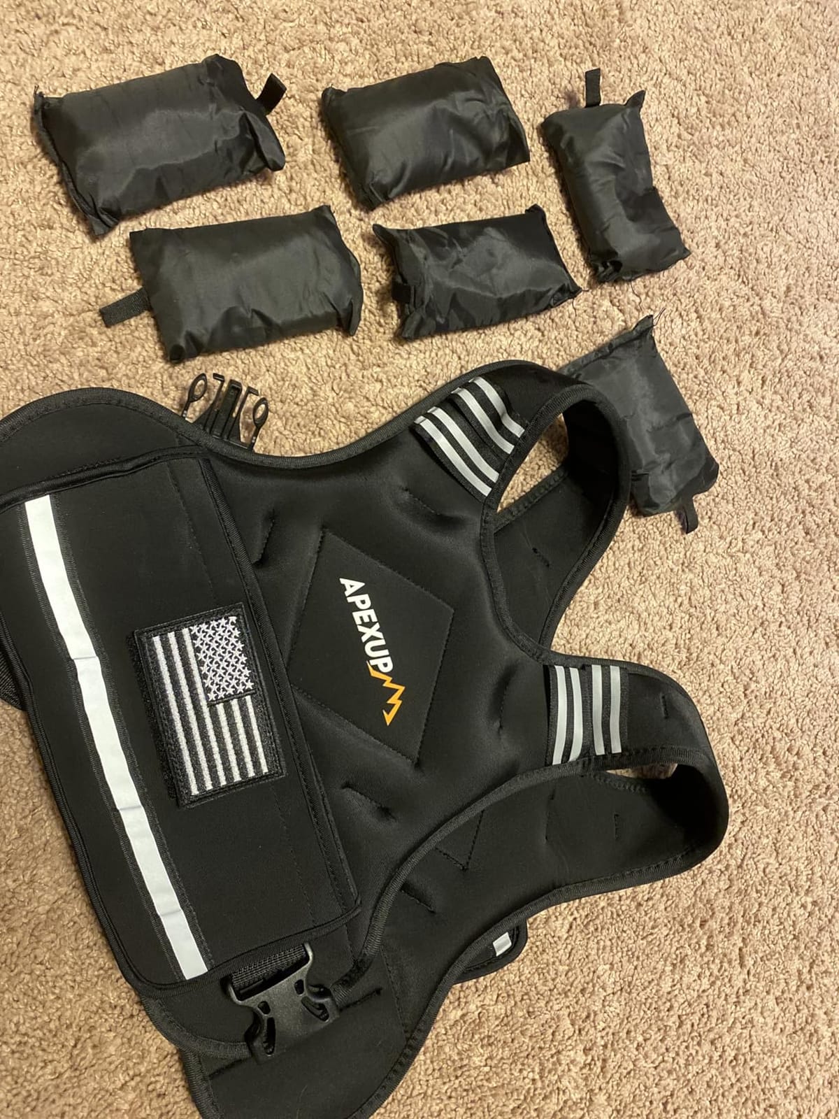 APEXUP Adjustable Weighted Vest, 4-10lb/12-18lb/20-32lb Vest with 6 Ironsand Weights and Large Pocket, Weight Vest for Men Women Strength Training, Running, Walking customer photo 1