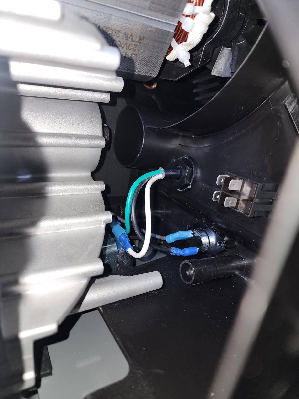 Klutch 20-Gallon Air Compressor, 2 HP, 120V, 175 PSI, 4.2 SCFM at 90 PSI, Oil-free vertical design, 75% duty cycle, Large wheels, Quick recovery for shop air tools customer photo 2
