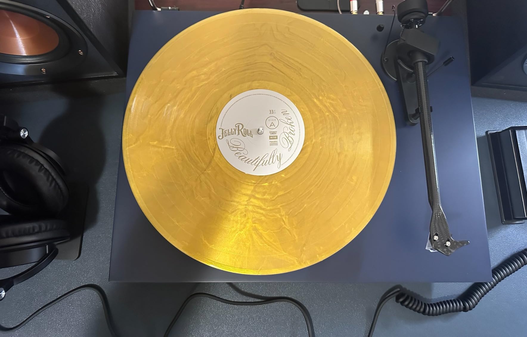 Pro-Ject Debut EVO 2 Next Generation Audiophile Turntable with Carbon Fiber Tonearm, Electronic Speed Selection and pre-Mounted Pick it MM EVO Cartridge, Made in Europe (Black Satin) customer photo 1