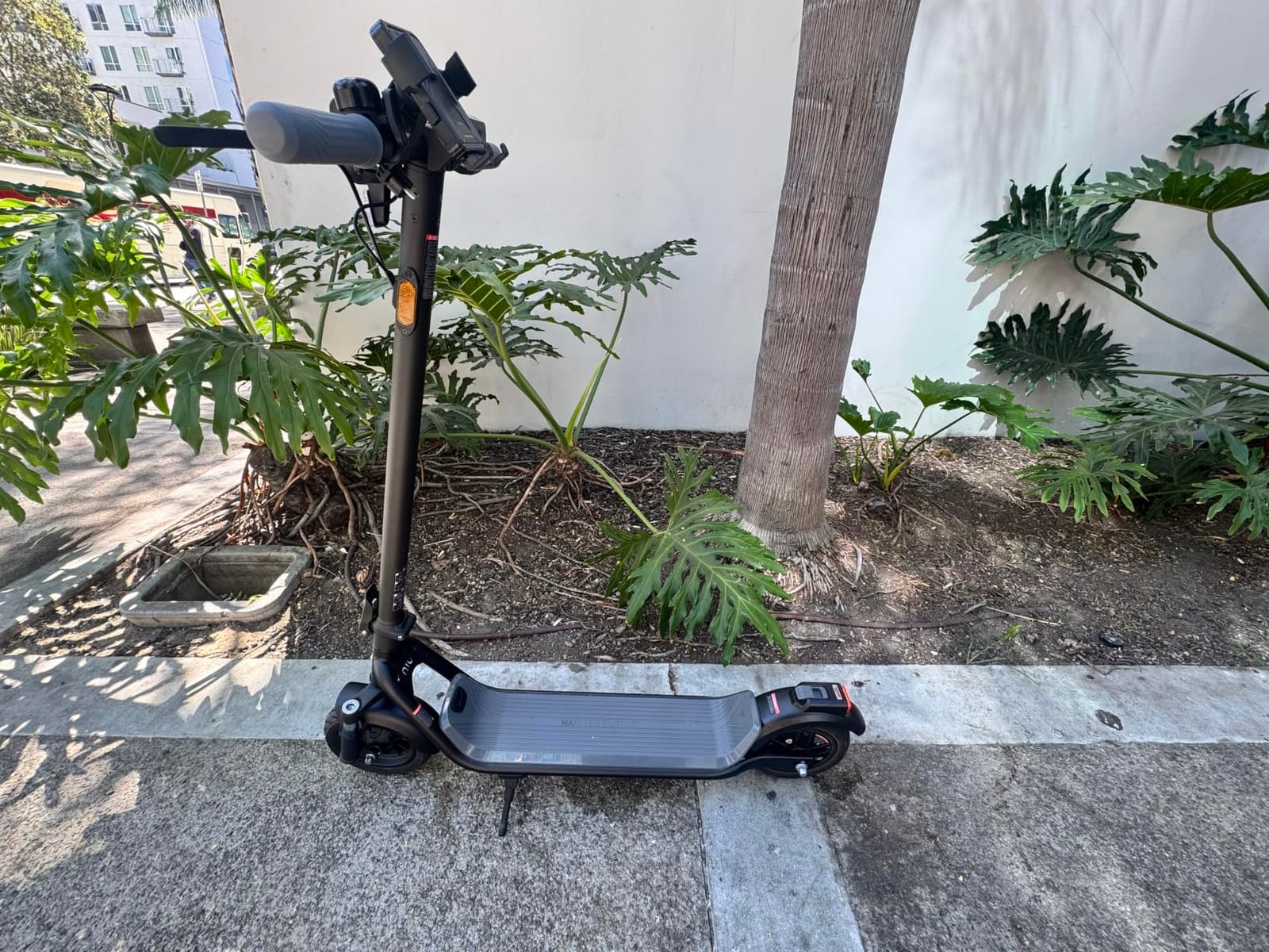 NIU 100P/100F/300P/300X Electric Scooter Adult - E Scooter with Suspension, 600-1000W Peak Power, 18-37.3 Miles Max Range, Top Speed 17.4-23.6MPH, Commuting E-Scooter customer photo 2