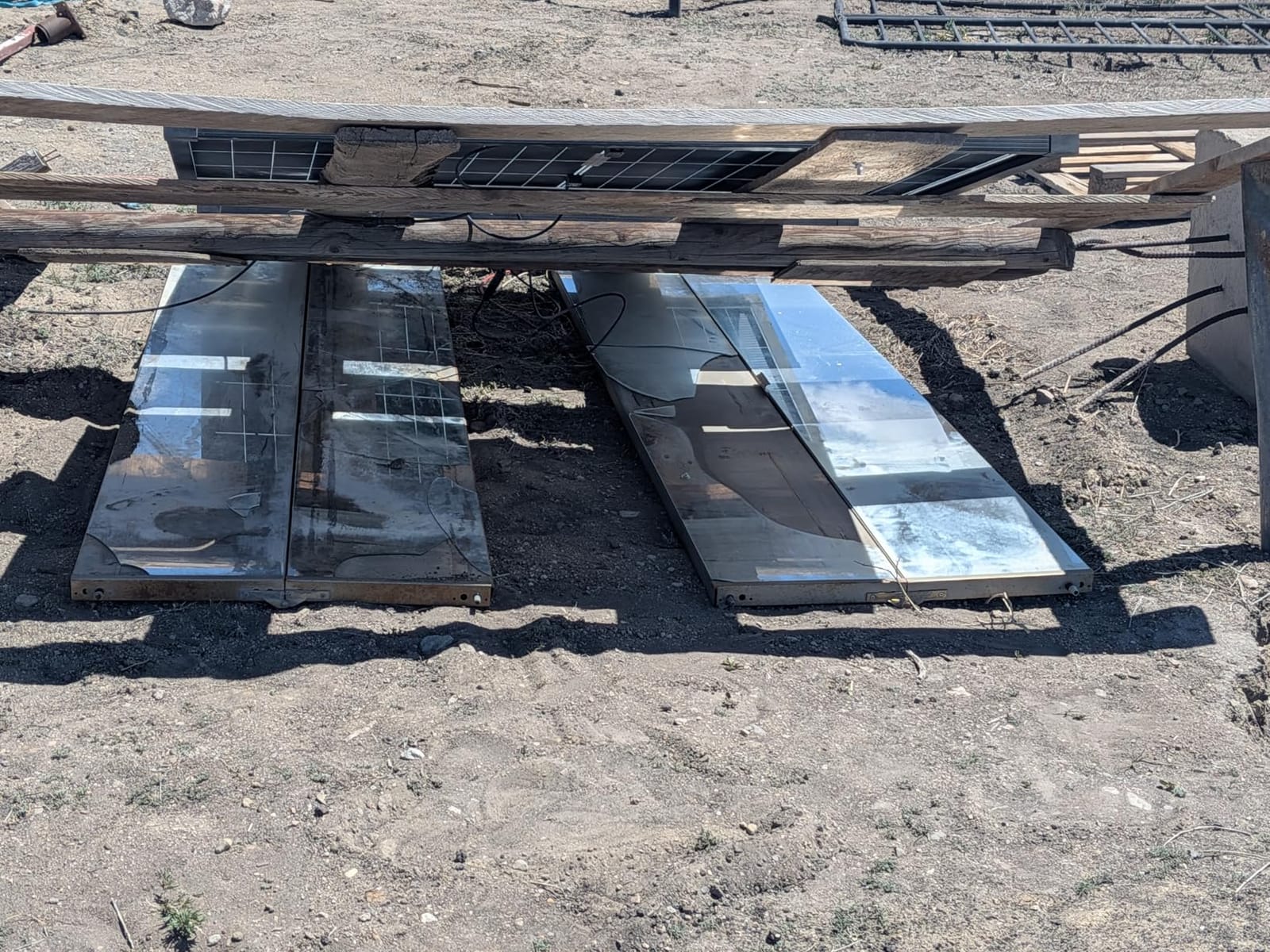 N-Type 16BB 400W Bifacial Solar Panel, 2Pcs 200 Watt Solar Panel for 12V/24V Systems, 25% High Efficiency, Dual-Module Parallel Anti-Shade Design, for RV Van Marine Home Rooftop Off-Grid customer photo 1