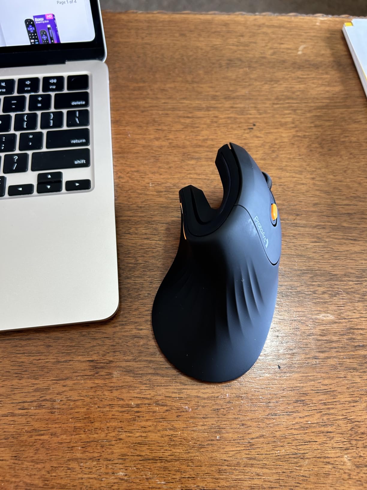 ProtoArc EM11 NL Wireless Ergonomic Mouse, Rechargeable Vertical Mouse customer photo 1