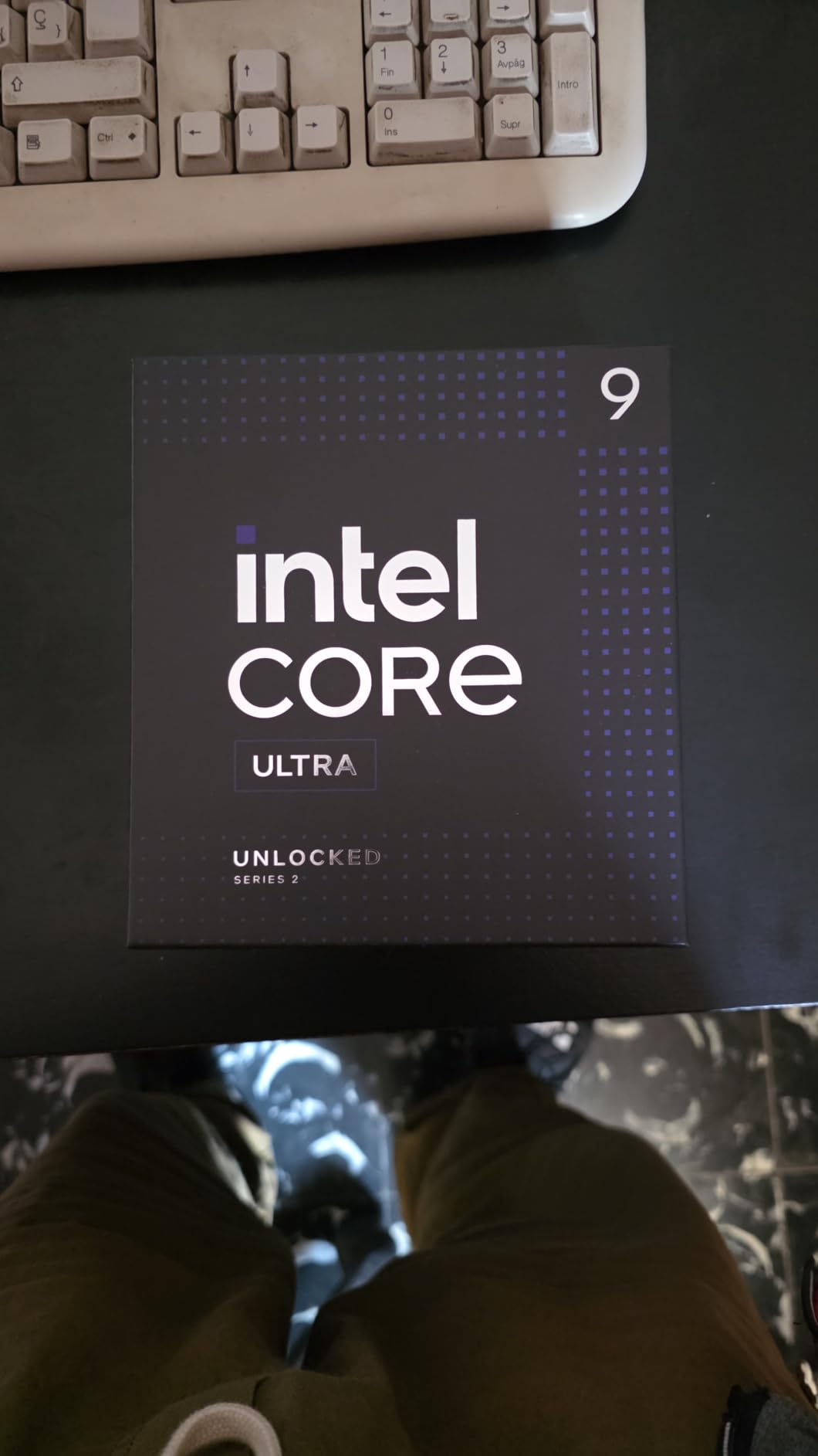 Intel Core Ultra 9 Processor 285K 24 cores (8 P-cores + 16 E-cores) up to 5.7 GHz customer photo 2
