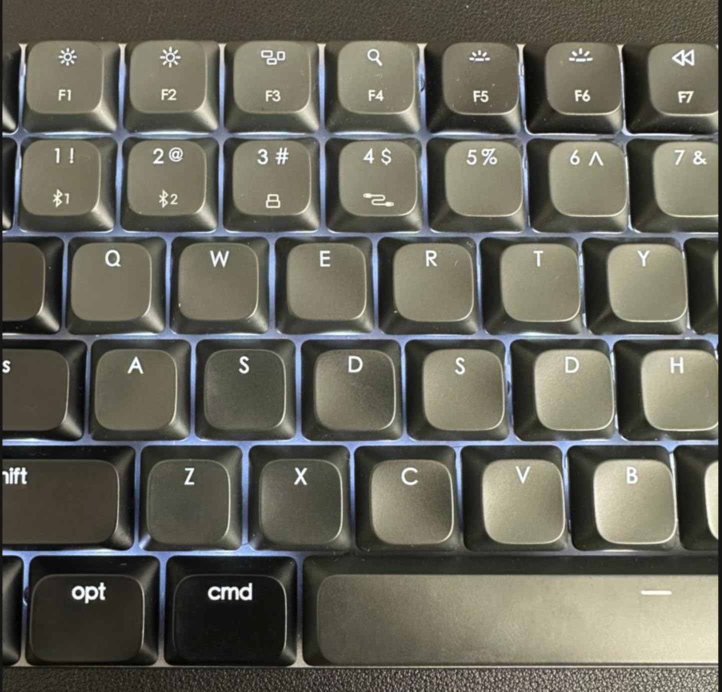 Satechi SM3 Mechanical Keyboard, White LED Backlit, Light Gray/White | 108 Keys Full Size, Wired and Bluetooth, for Mac and Windows customer photo 2