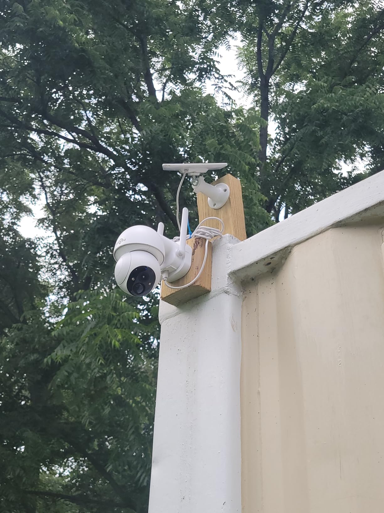 Hiseeu Solar Camera Wireless Outdoor, Home Security Camera System, 2.4G & 5G WiFi, Solar-Powered 4MP 4 Cam-Kit, Color Night Vision, 360° View, Pan & Tilt, 1TB HDD Local Recording, No Subscription customer photo 2
