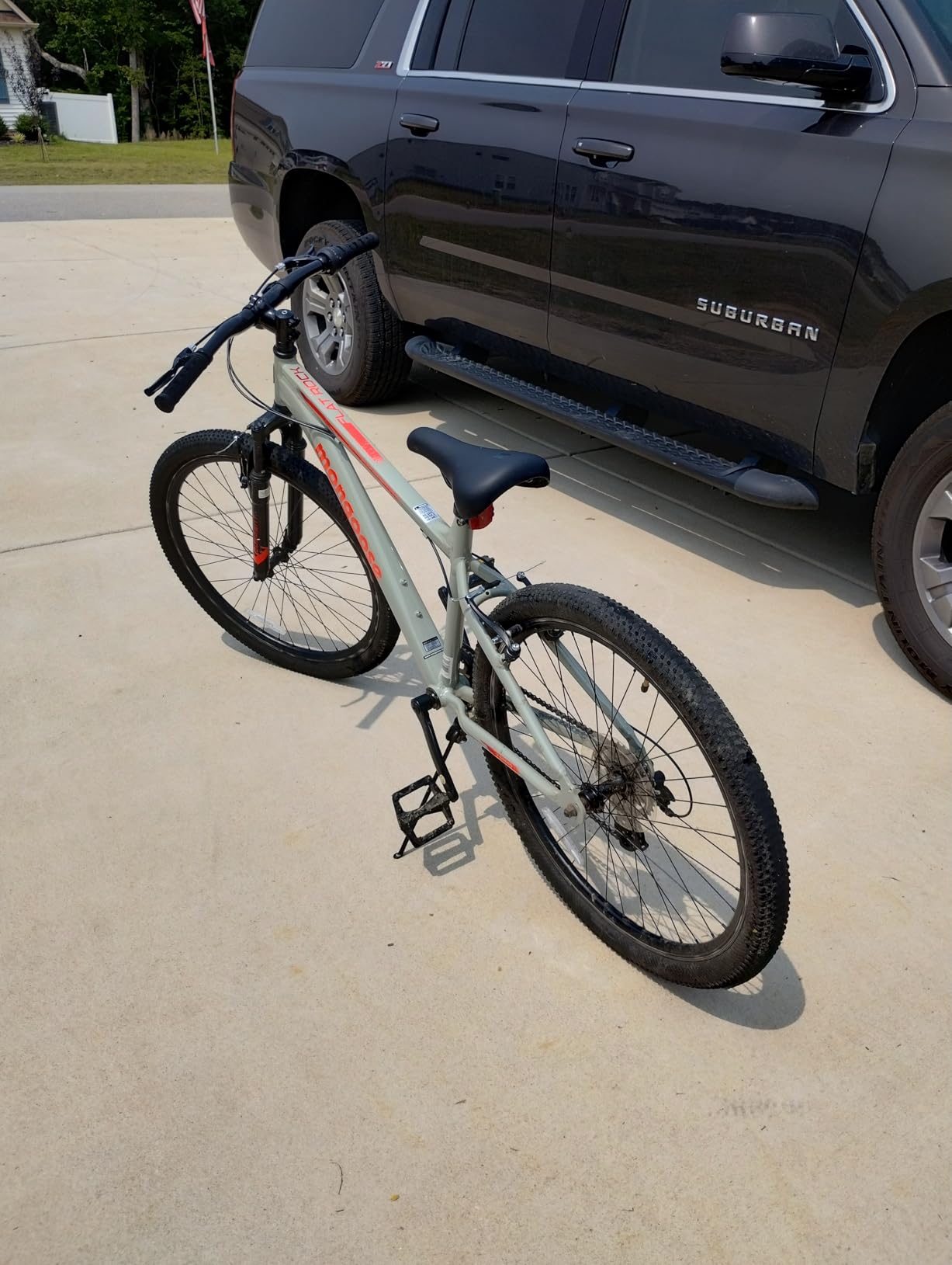 Mongoose Flatrock Hardtail Mountain Bike, 21-Speed Drivetrain, Aluminum Frame, Front Suspension Fork, Mechanical Disc Brakes, 29-Inch Wheels customer photo 1