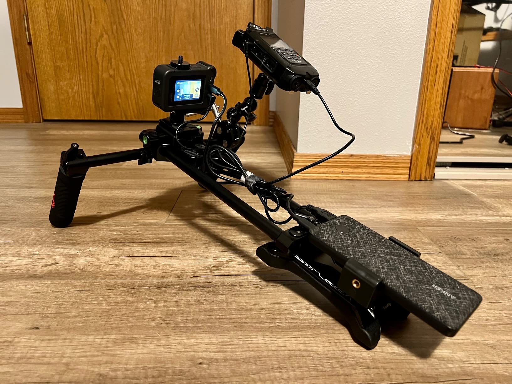 SmallRig Classic Shoulder Rig Kit, Lightweight & Portable (2.98lb) | Dual Handles 15mm Rods, Shoulder Mount Video Rig with Quick Release for Arca, for SmallRig Follow Focus / DSLR / Filmmaking customer photo 1
