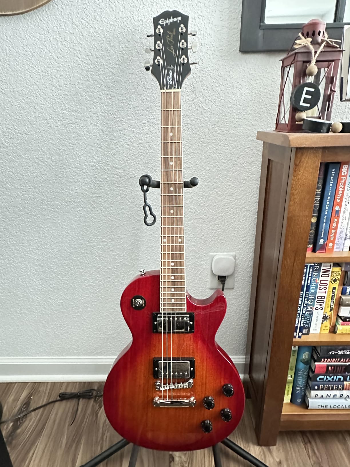 Epiphone Les Paul Tribute Lefty, Heritage Cherry Sunburst customer photo 1
