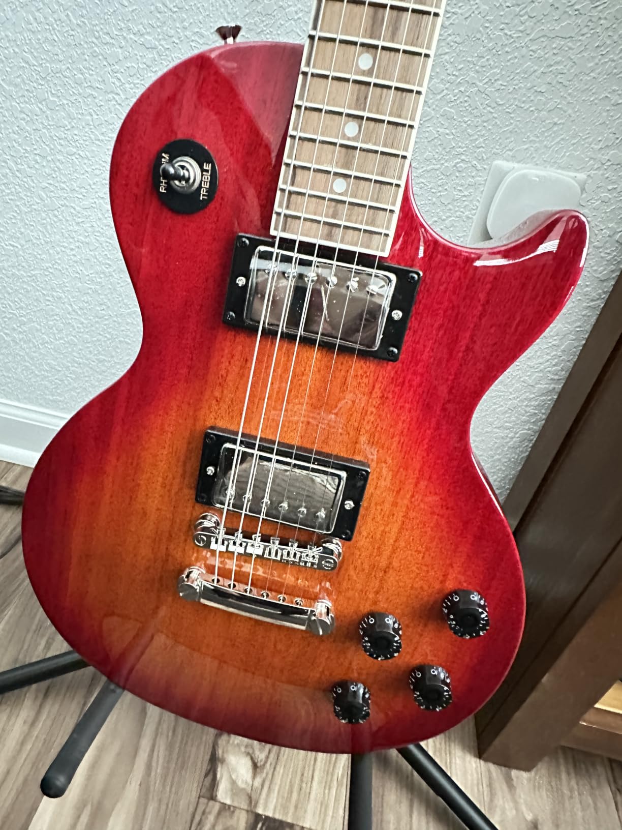 Epiphone Les Paul Tribute Lefty, Heritage Cherry Sunburst customer photo 2
