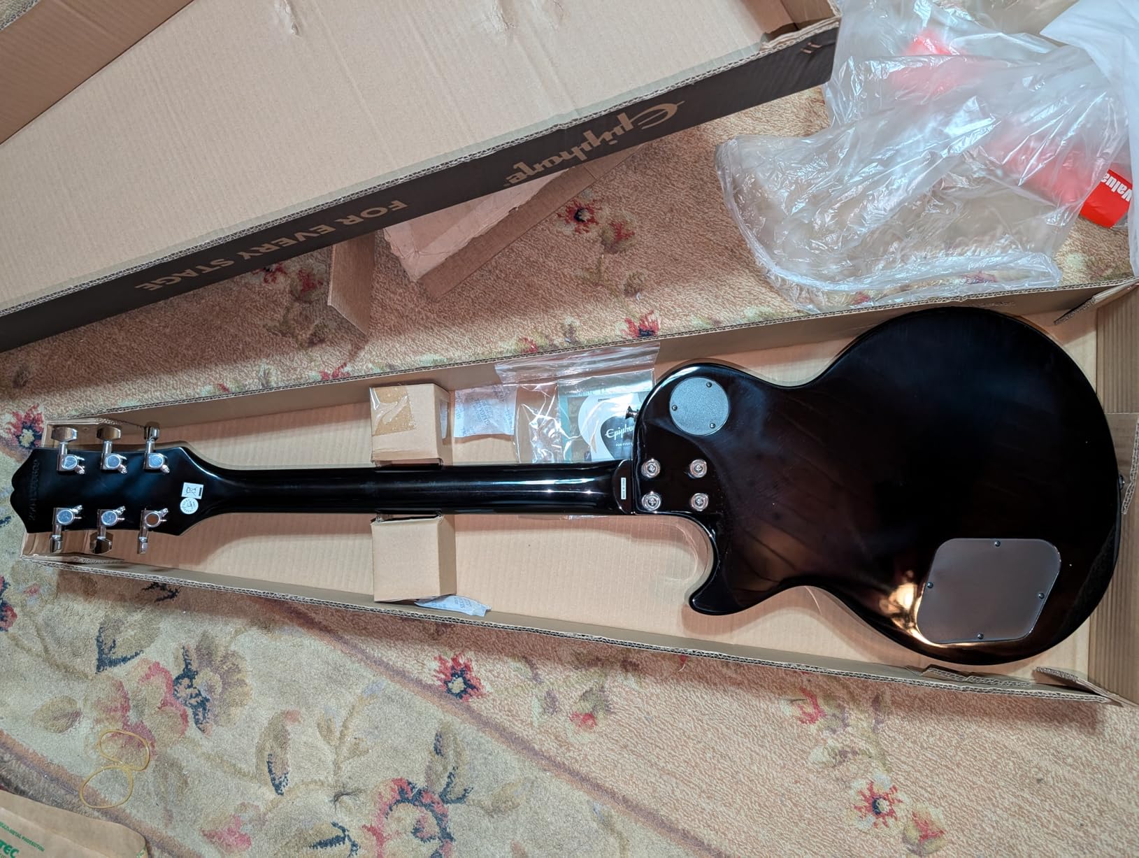 Epiphone Les Paul Tribute, Heritage Cherry Sunburst customer photo 2