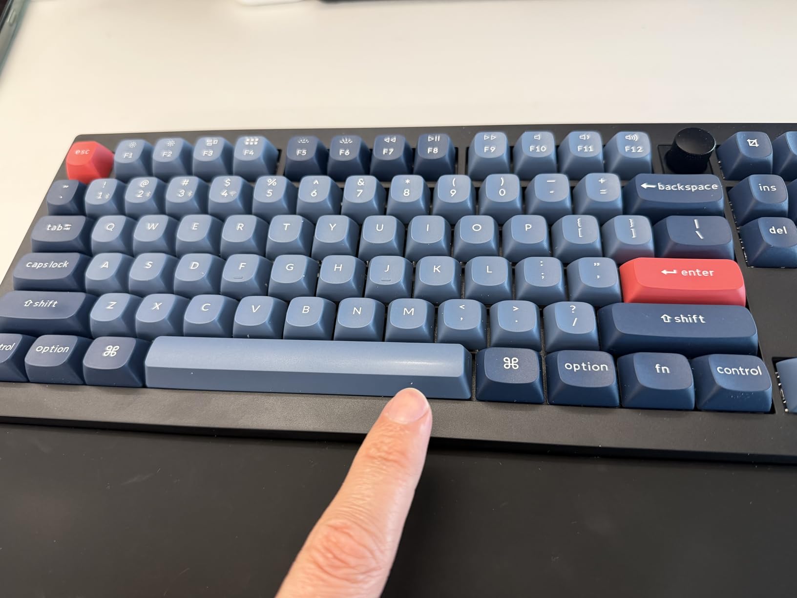 Keychron V6 Max Wireless QMK Mechanical Keyboard 2.4 GHz & Bluetooth | Full-Size Layout Custom with Hot-swappable Silent Red RGB Backlight Compatible with Mac Windows Linux - Black customer photo 1
