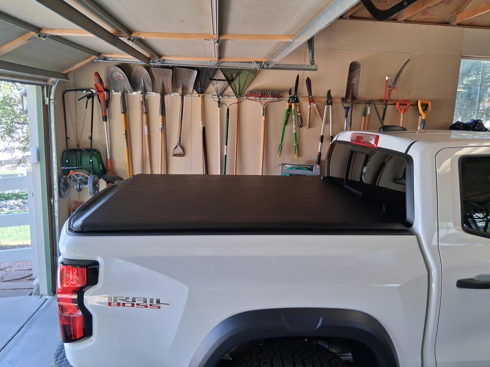 Tyger Auto T1 Soft Roll-up Truck Bed Tonneau Cover Compatible with 2023-2026 Chevy Colorado GMC Canyon | 5'1