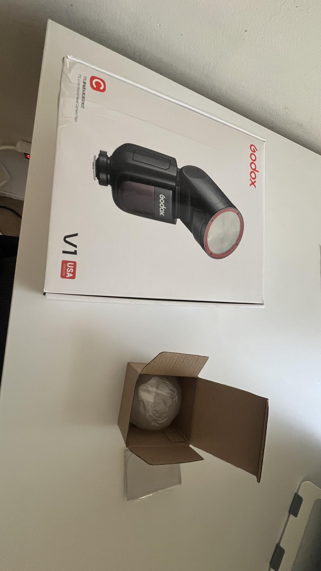 Godox V1 V1-C V1C Flash for Canon, 76Ws 2.4G TTL 1/8000 HSS Speedlite, 480 Full Power Flashes, 1.5s Recycle Time, LED Modeling Lamp customer photo 2
