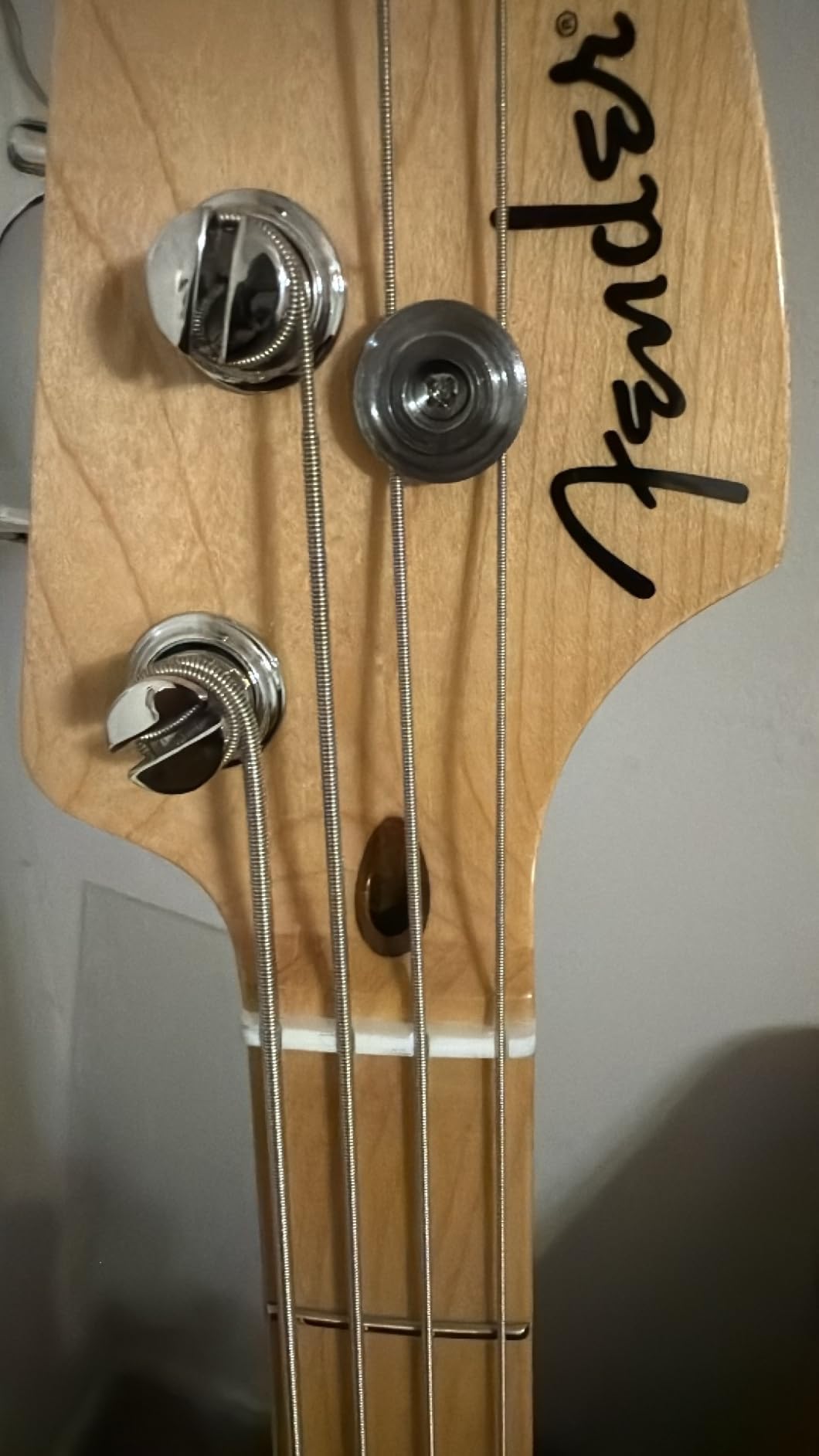 Standard Jazz Bass, Laurel Fingerboard, White Pickguard, Olympic White customer photo 1