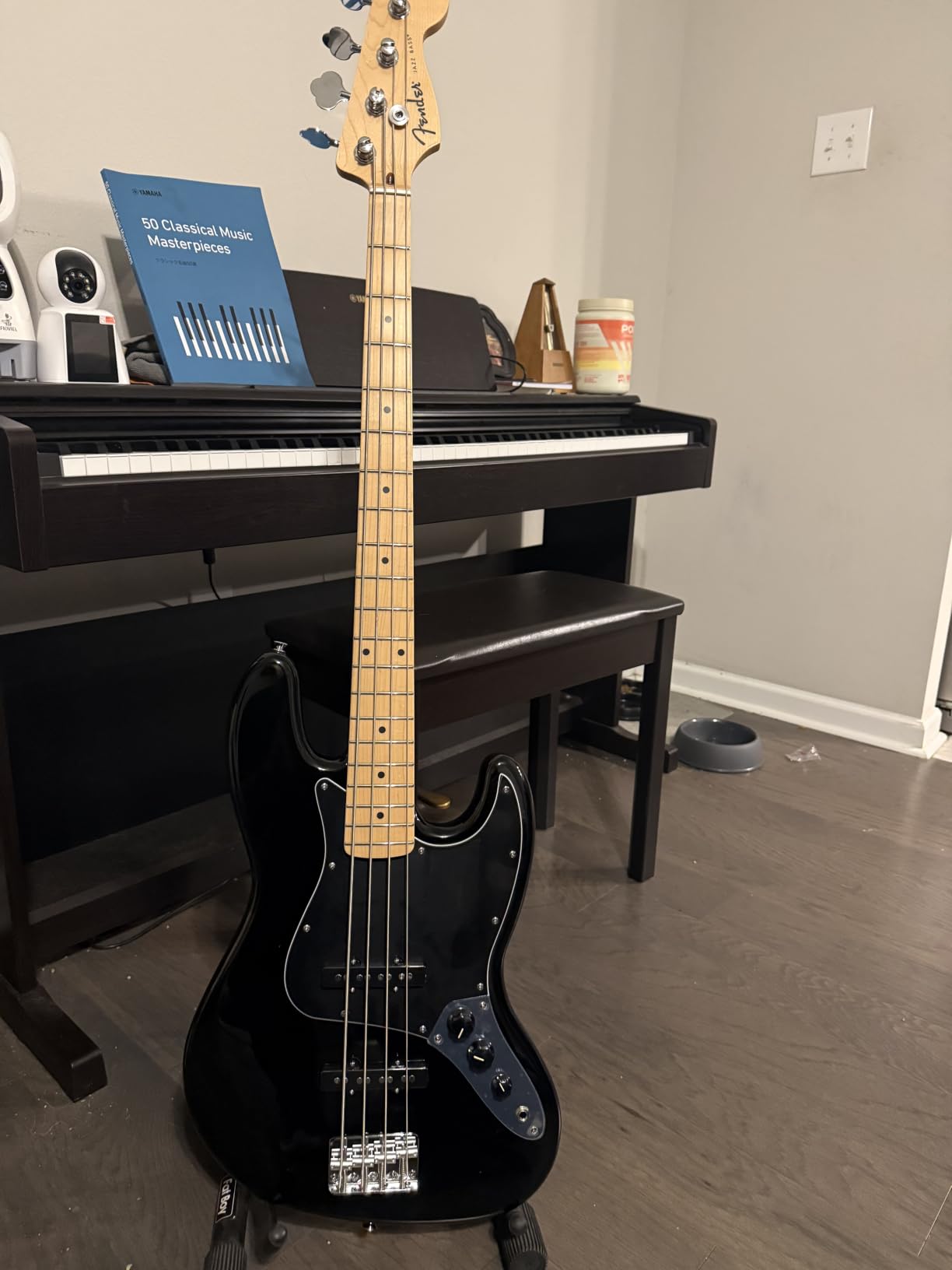 Standard Jazz Bass, Laurel Fingerboard, White Pickguard, Olympic White customer photo 2