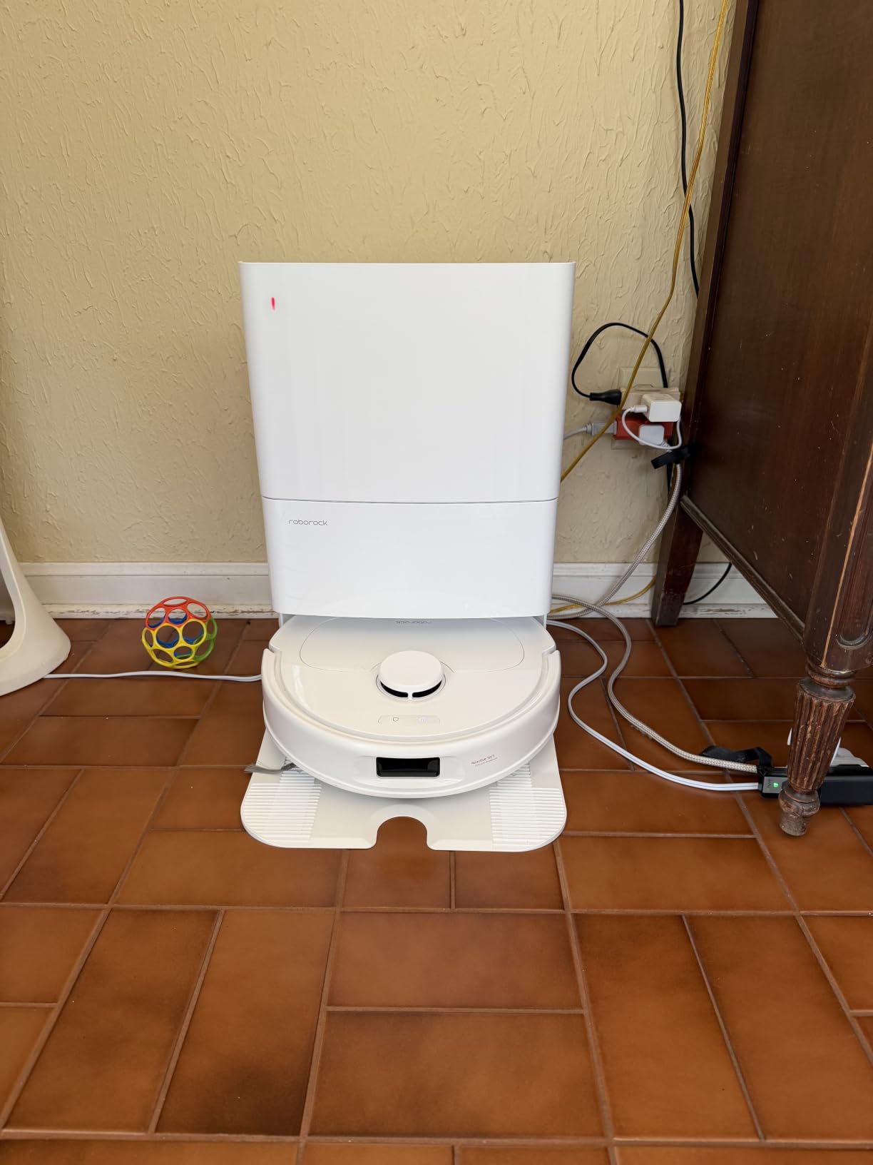 roborock Qrevo Series Robot Vacuum and Mop, 8000Pa Suction, Upgraded from Qrevo S, Anti-Tangle Brushes, Smart Obstacle Avoidance, Auto Mop Washing, All-in-One Dock, 200RPM Spinning Mops, Black(QV 35A) customer photo 2