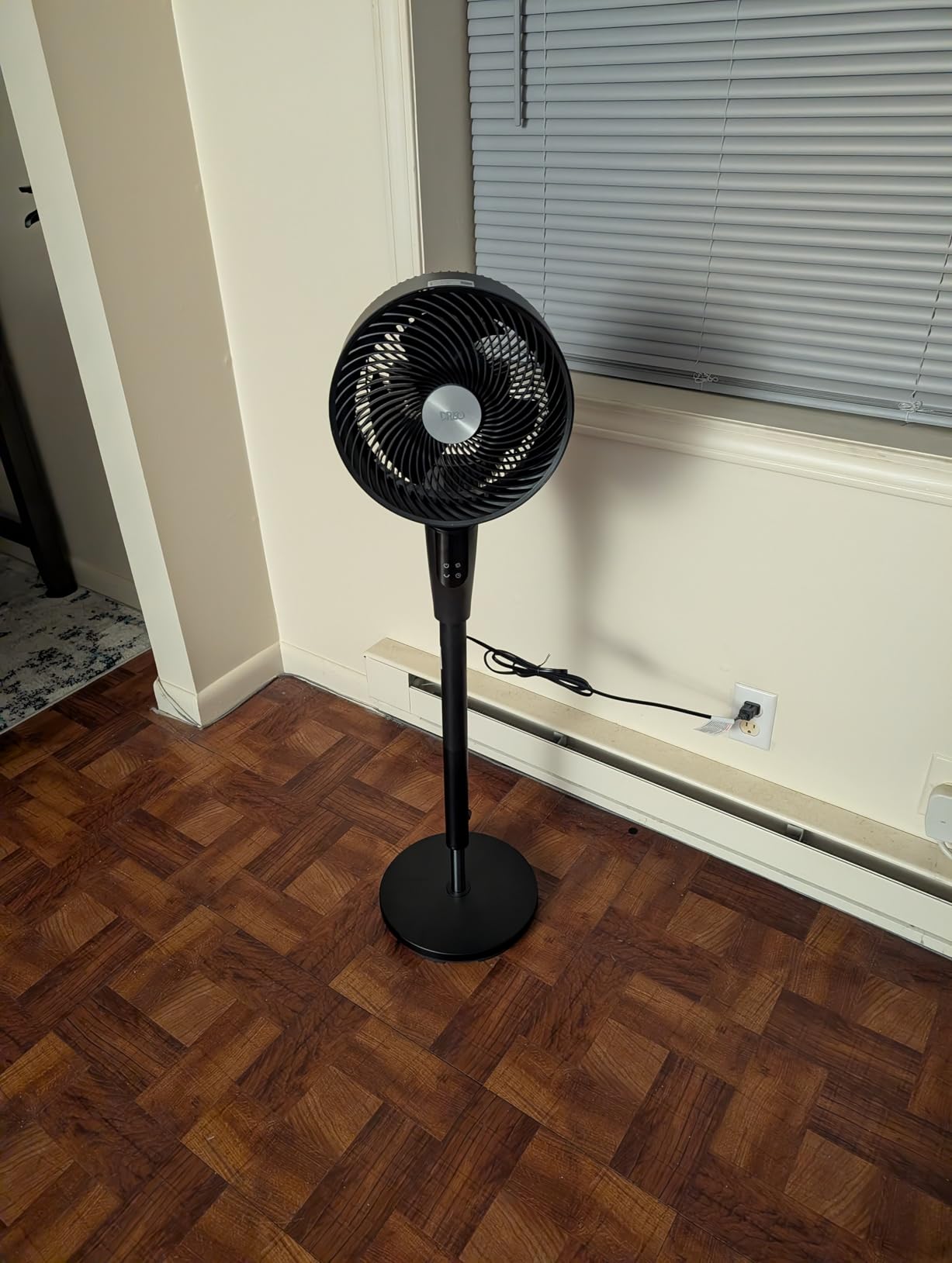 DREO Fan for Bedroom, 2026 Upgraded, 90ft Airflow, Quiet Fan, 90° Oscillating Standing Fan for Whole Room, DC Motor, 8+H Speeds, 3 Modes, 38-42'' Adjustable Height, 8H Timer, 105° Manual Vertical customer photo 1