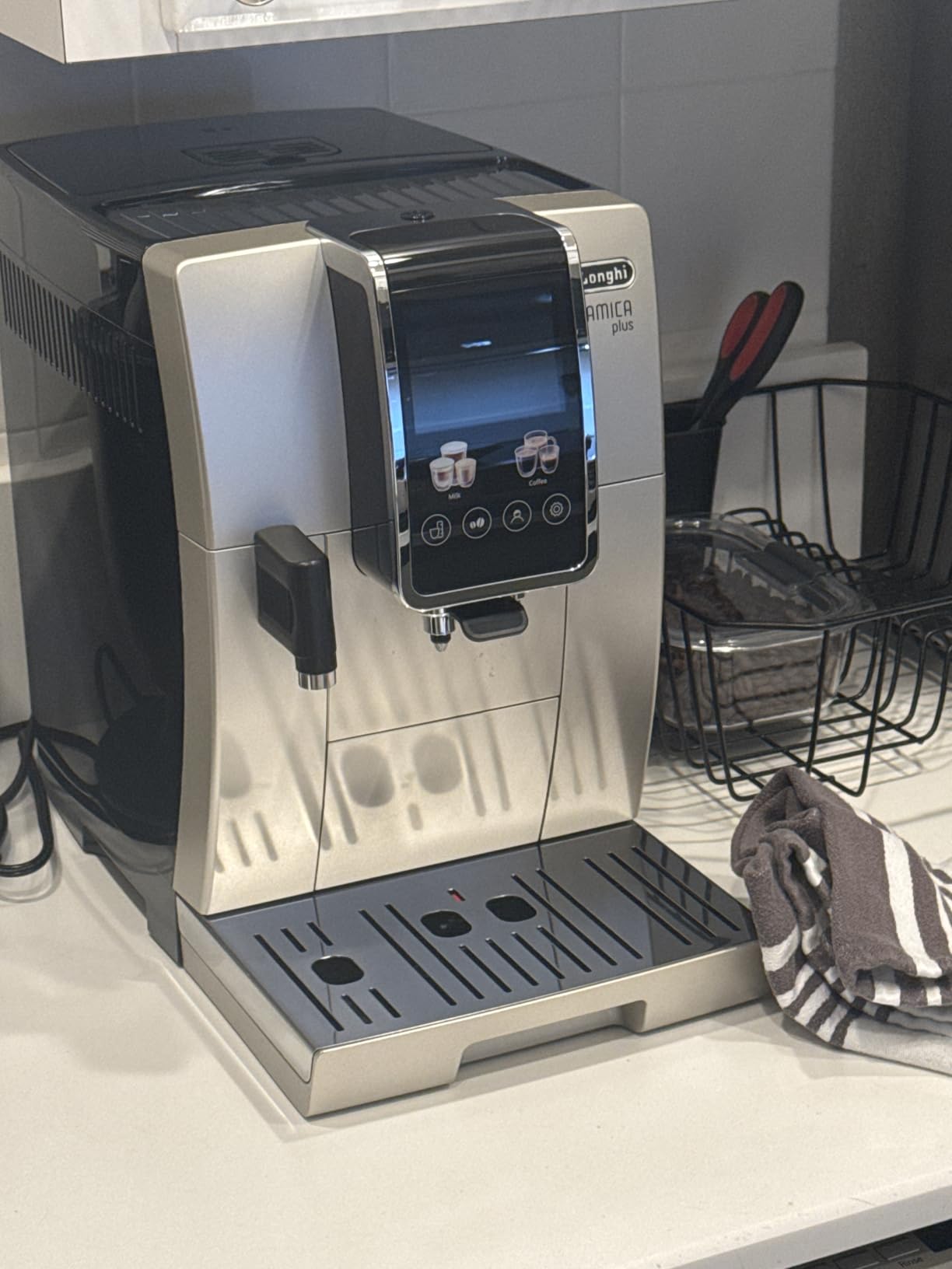 De'Longhi Dinamica Plus Fully Automatic Espresso Machine - Brew Personalized Coffee for up to 4 User Profiles, 24+ Recipes, Built in Grinder & Automatic Milk Steam Wand with 3 Frother Modes customer photo 1