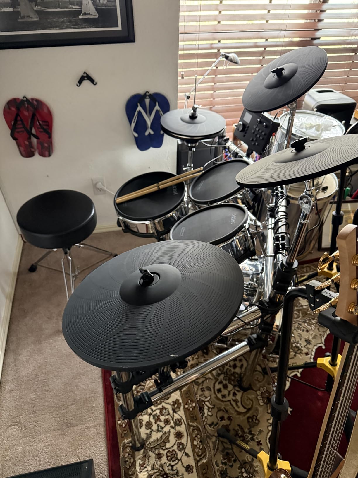 AKLOT Acoustic-Style Electric Drum Set: Independent 16’’ Wooden Bass Drum and 12’’ Snare, Triple-Zone Ride Cymbal, Standalone Hi-Hat, Full Mesh Pads, 460 Sounds, USB MIDI, Throne, Sticks, Black customer photo 1
