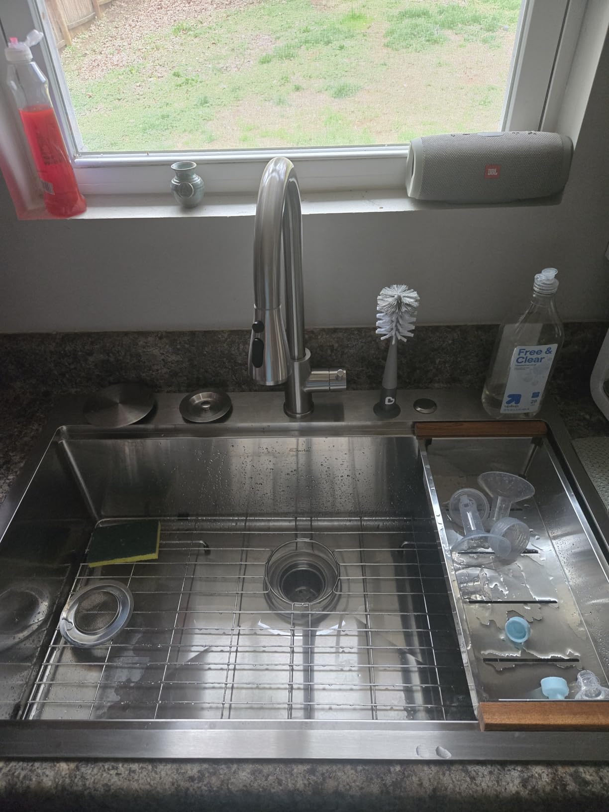 Sarlai Outdoor Sink - 21 x 20 Inch Drop In Workstation Kitchen Sink with Dust Lid and Faucet 16 Gauge Stainless Steel Single Bowl Bar Basin with Cutting Board BBQ Basin Outside customer photo 1