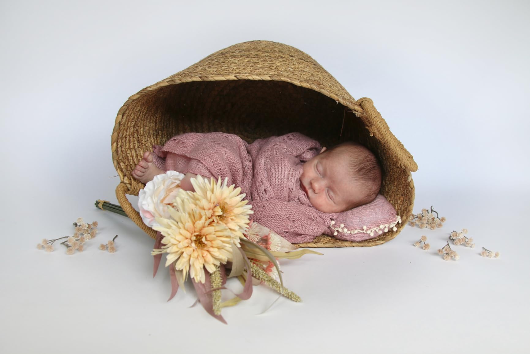 Kate Seamless Paper Backdrop White Paper Backdrop for Photoshoot (86''x32.8' Arctic White) customer photo 1