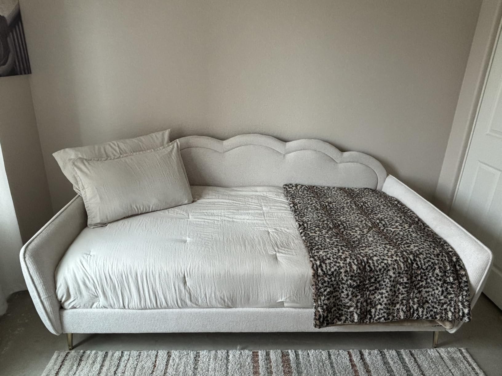 VELOCAVA Twin Size Upholstered Daybed with Cloud-Shaped Backrest, Modern Linen Sofa Bed with Metal Legs, Wood Slat Support for Bedroom, Living Room, Guest Room, Beige White customer photo 1
