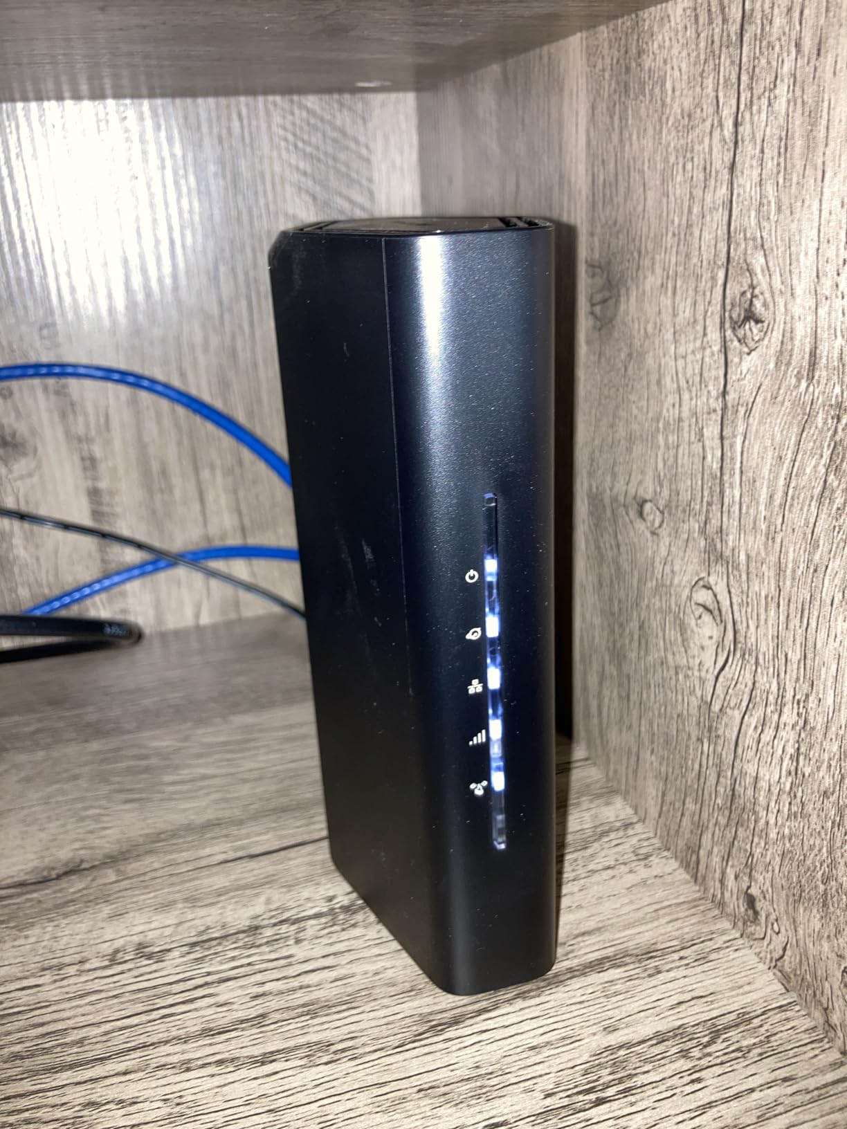 NETGEAR Nighthawk Dual-Band WiFi 7 Router (RS90) - Router Only, BE3600 Wireless Speed (up to 3.6 Gbps) - Covers up to 2,000 sq. ft., 50 Devices - 2.5 Gig Internet Port - Free Expert Help customer photo 1