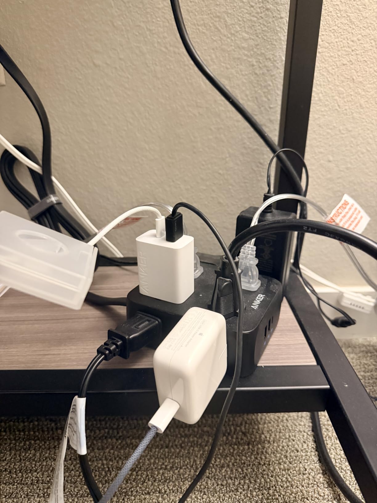 Anker Power Strip with 2000J Surge Protector, Flat Plug Extension Cord with Multiple Outlets, 8 AC, 2 USB A & 1 USB C Port for 20W, 5ft Outlet Extender, Dorm Room Essentials, Home Office, TUV Listed customer photo 2