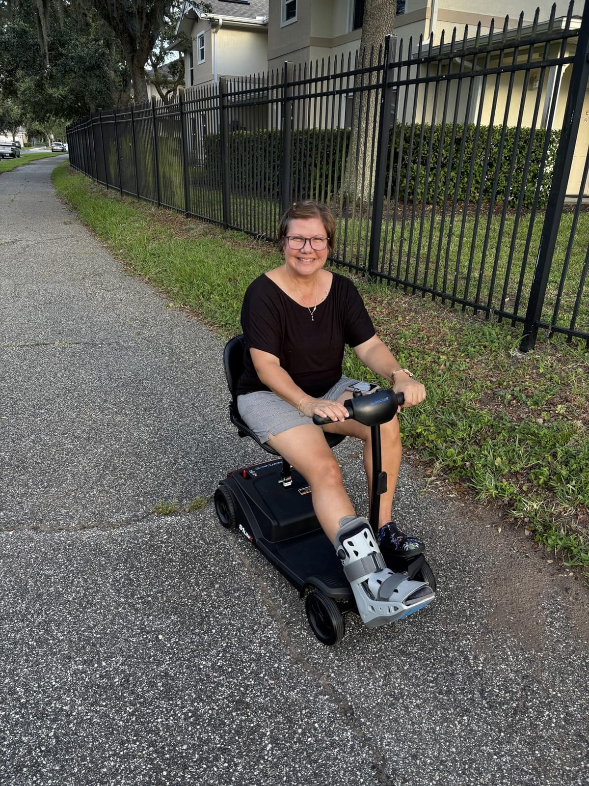 WayCare 15-25 Miles Long Range Mobility Scooter,Weight Capacity 330 LBS+ Powered Mobility Scooters for Seniors, Compact Duty Mobile for Travel with LED Headlight and Detachable Basket(Blue) customer photo 1