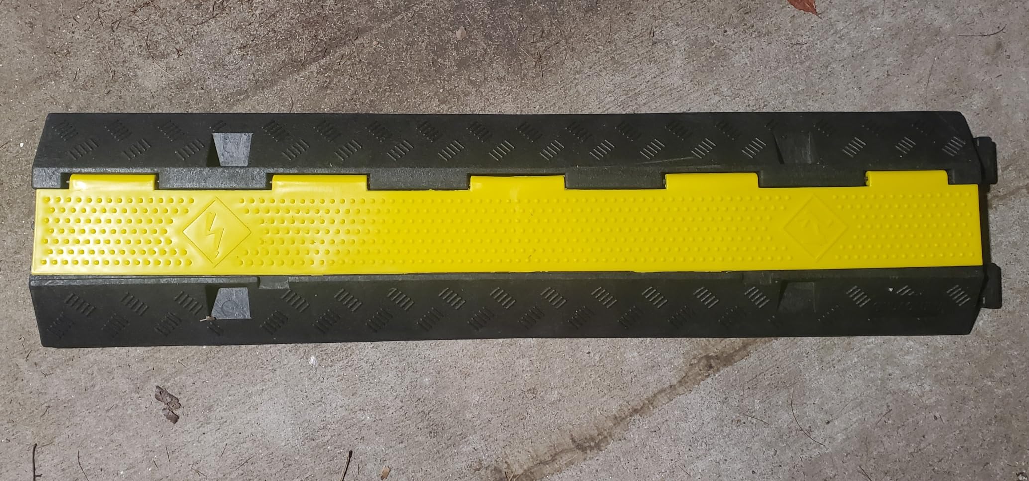 2 Pack 3 Channel Cable Protector Ramp Traffic Wire and Hose Ramp Cord Cover Heavy Duty Channels 44,000 lbs Load Capacity Cable Wire Ramps Speed Bump Driveway Cable Protective Cover customer photo 2