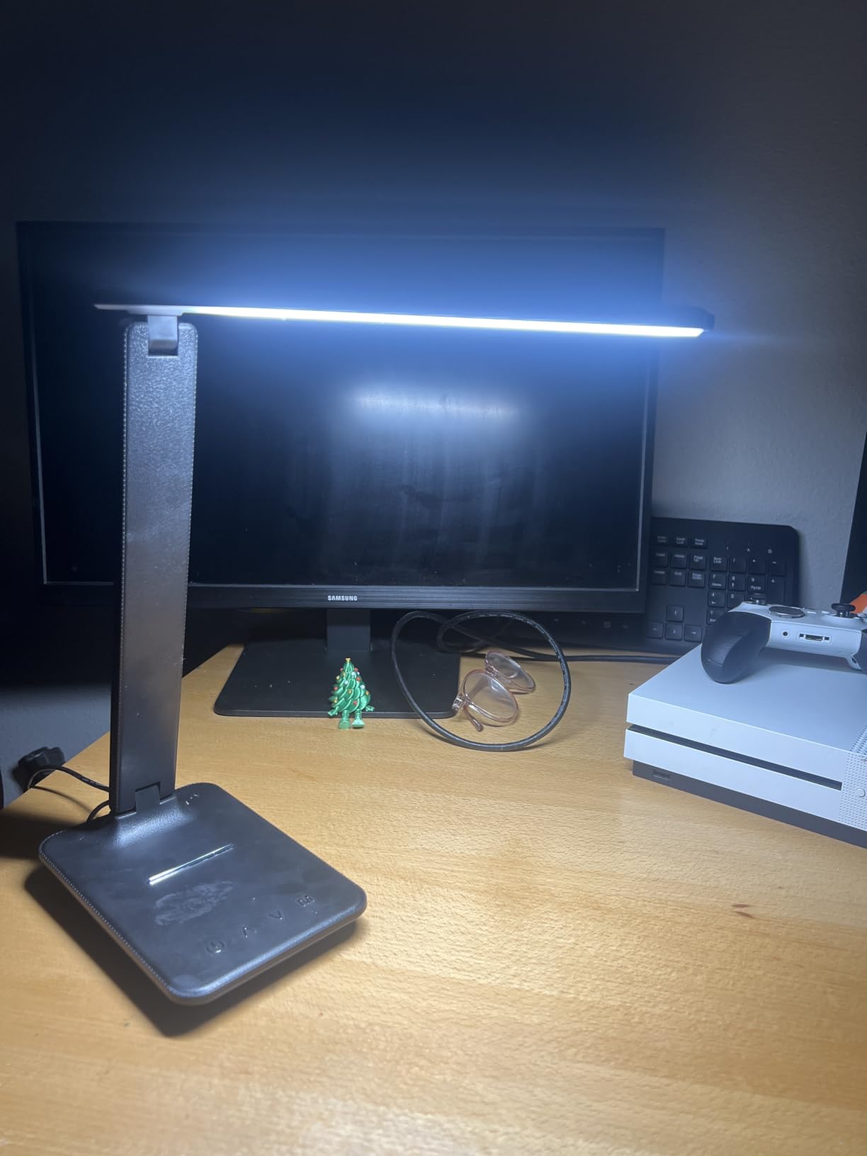 shinelife LED Desk Lamp for Office Home, Bright Desk Light with USB Charging Port, Adjustable Dimmable Desk Lamps 5 Modes 5 Brightness, Touch Study Lamp customer photo 1