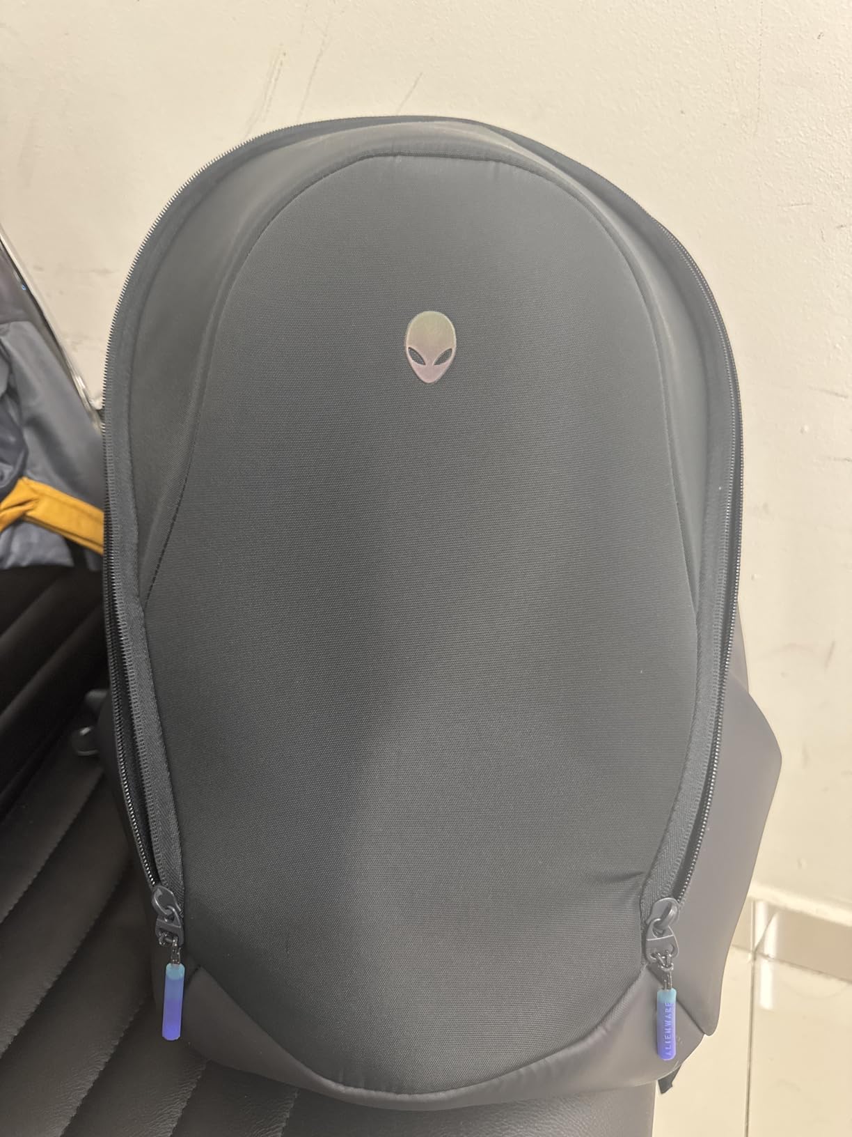Alienware Laptop Backpack AW7825P, 18in, 28L, Water Resistant | Cross-linked Polyethylene Foam, 100% Recycled Content, RFID Resistant, Tablet Compartment customer photo 1