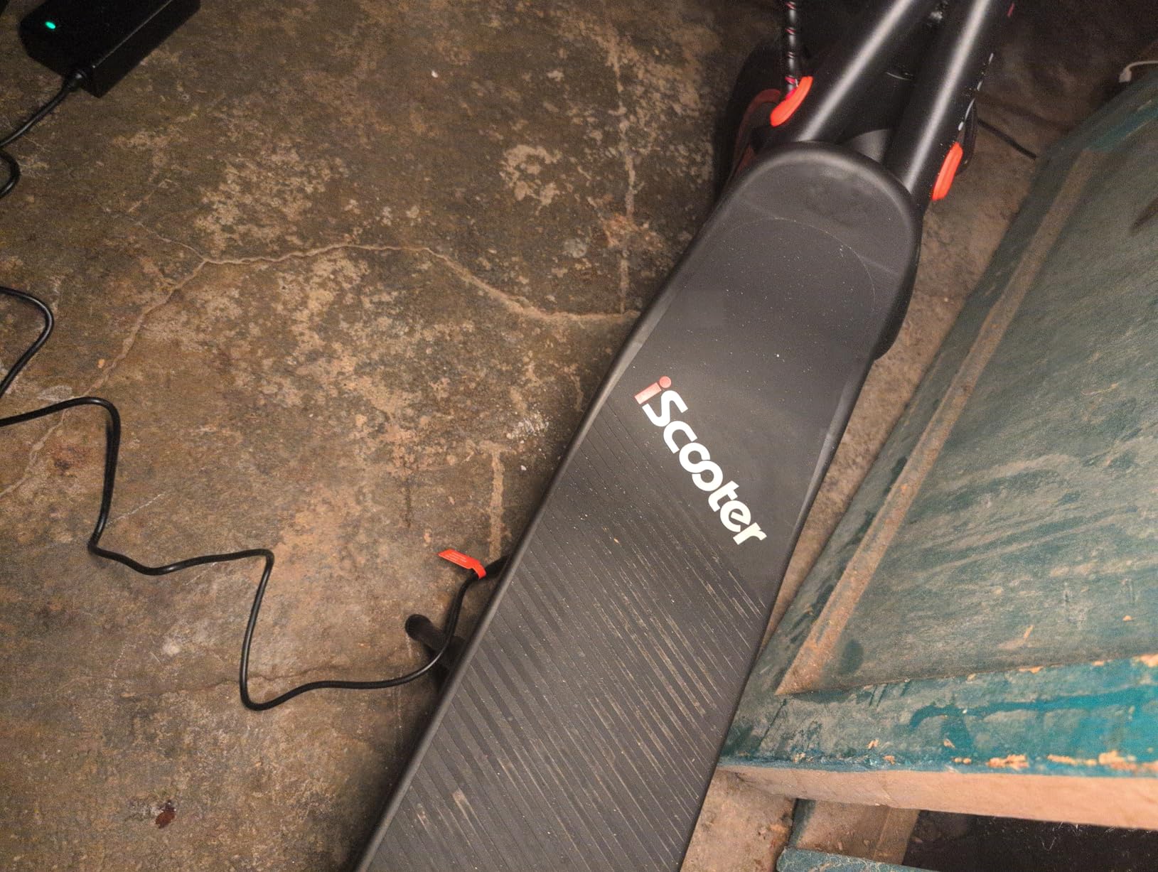 iScooter Electric Scooter for Adults & Big Kids, Portable Foldable E-Scooter, Cruise control, Smart App, dual braking, LED lights, and pneumatic tires for smooth campus, city, and daily rides customer photo 2