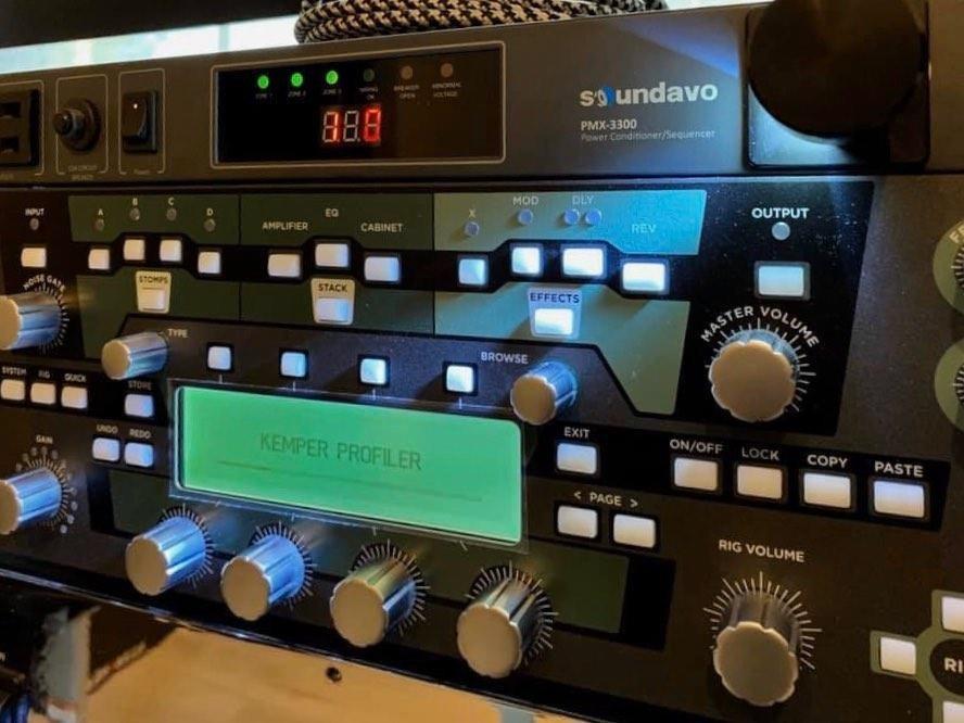 PMX-900 Rack-mount 1U Power Conditioner/Surge Protection - Noise Filtering with 2 Front-panel Pull-out LED Lights & LED Voltage Monitor Display customer photo 1