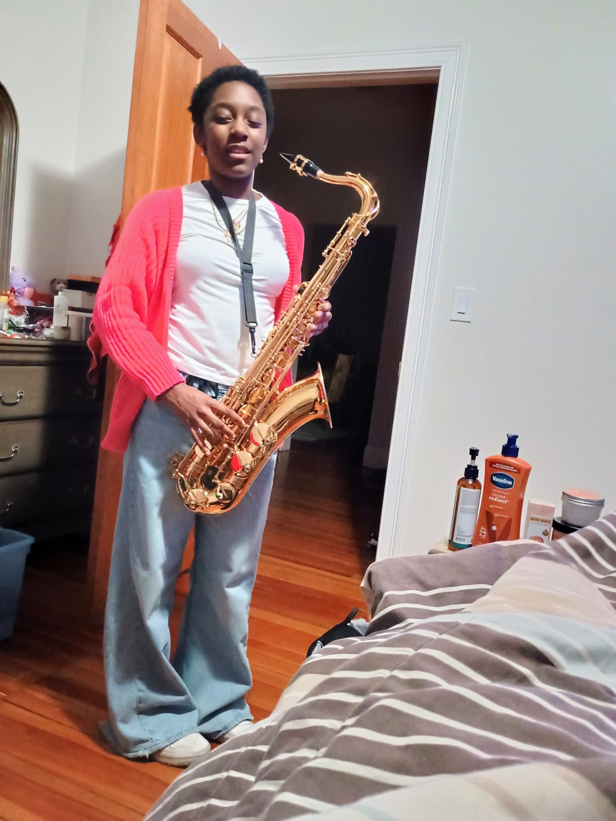 VEVOR Tenor Saxophone, B Flat, Professional Brass Saxophone Beginner Kit customer photo 1