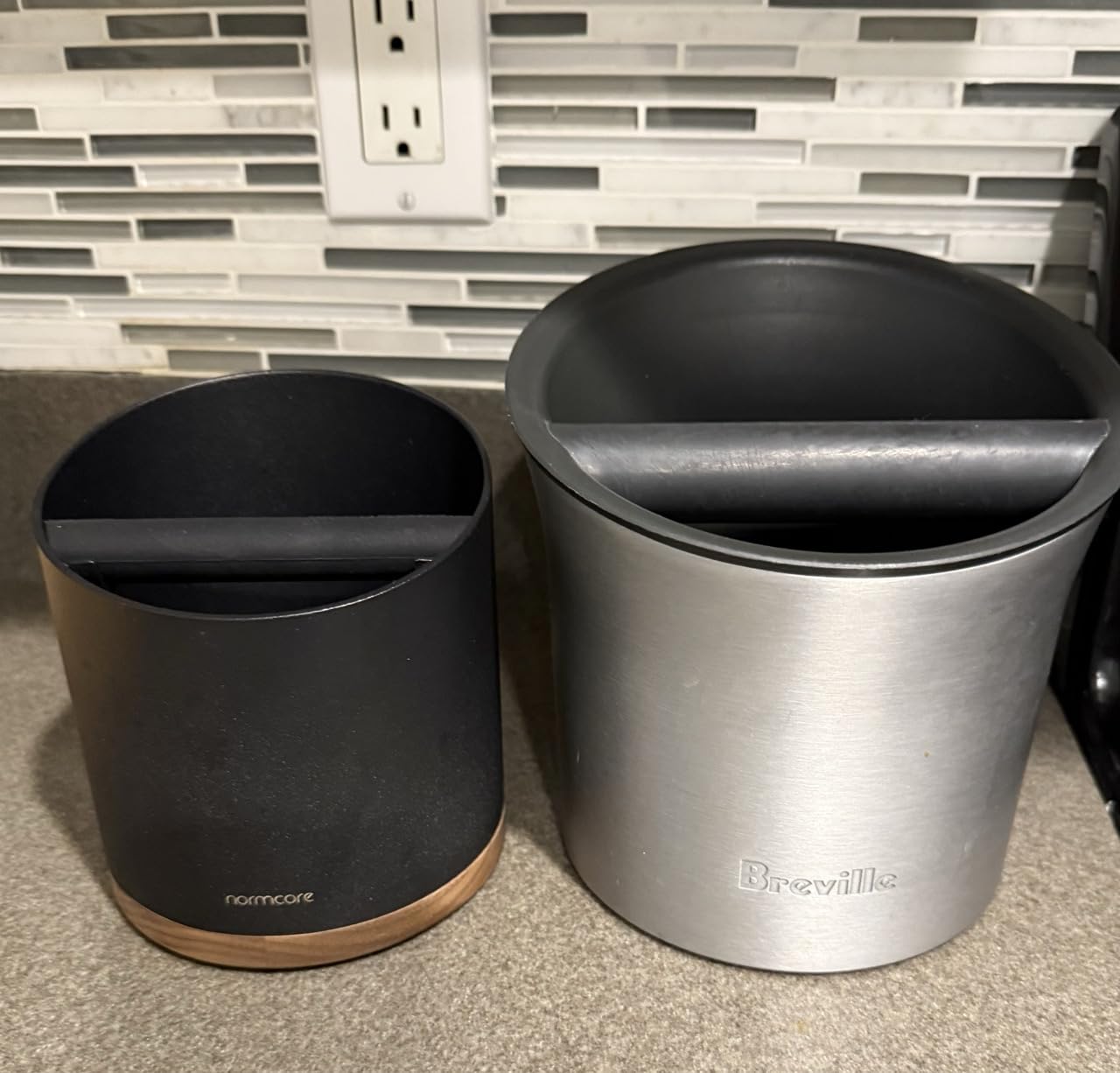 Normcore Espresso Knock Box, 1L Capacity Holds 20-25 Espresso Pucks, Stainless Steel with Walnut Non-Slip Base, Knock Bin For Home Baristas, Black customer photo 2