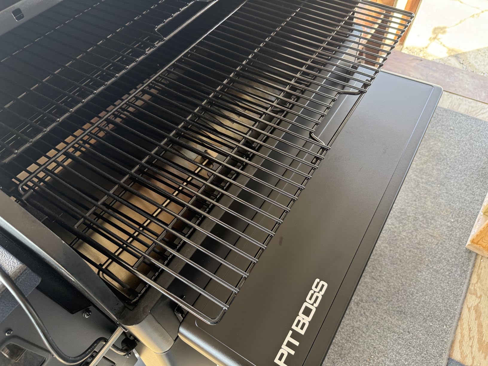 Pit Boss 850 Navigator Series WiFi & Bluetooth Wood Pellet Grill & Smoker, Flame Broiler and LCD Digital Controller, 932-Sq. In. Cook Space, 180°F to 500°F Temp Range, Meat Probe, 30 lb. Hopper customer photo 2
