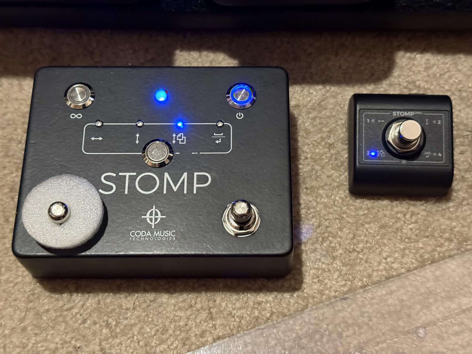 STOMP Mini Bluetooth Page Turner & App Controller - Wireless Foot Pedal | Ultra-Compact Single-Switch with Bidirectional Control, 100+ Hour USB-C Rechargeable Battery, for iOS, Android, Mac customer photo 2