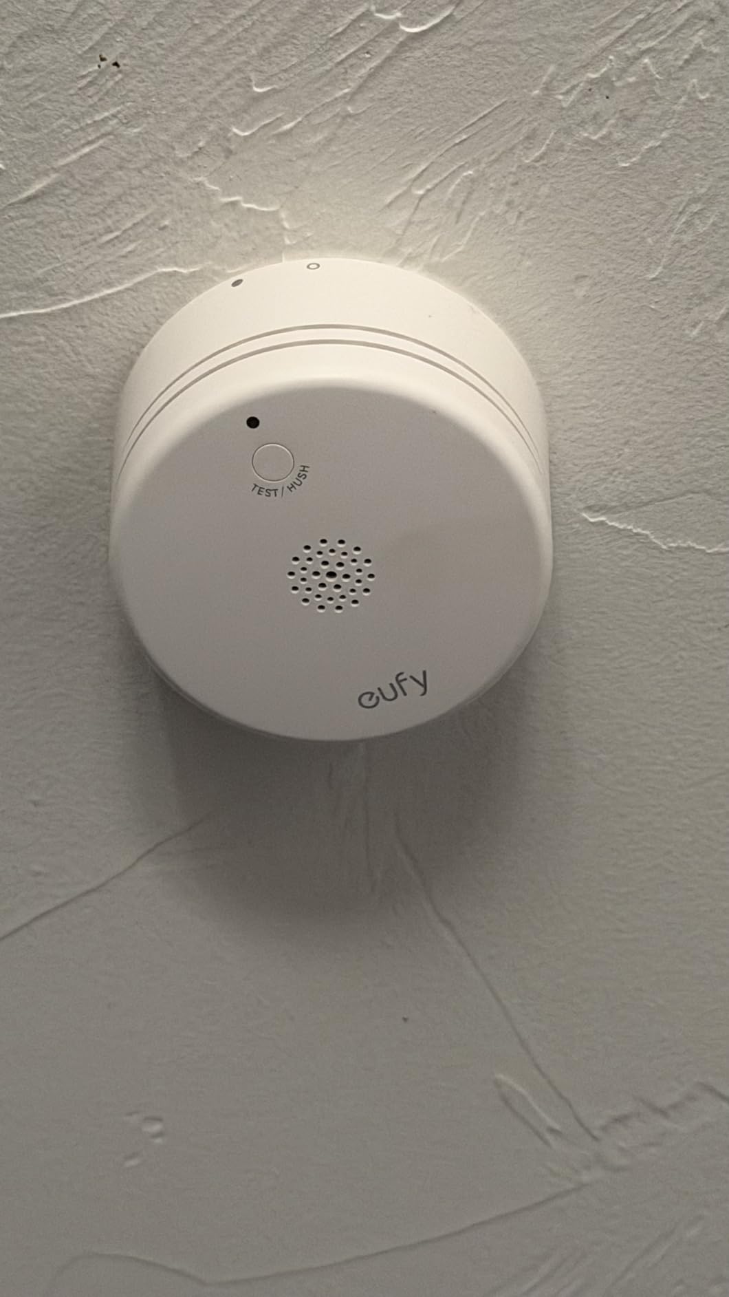 eufy Smoke Alarm E10, Accurate Fire Alerts, Ultra-Compact 70 mm Design, Long Communication Range, Requires HomeBase 2, 3, Mini, or Pro customer photo 1