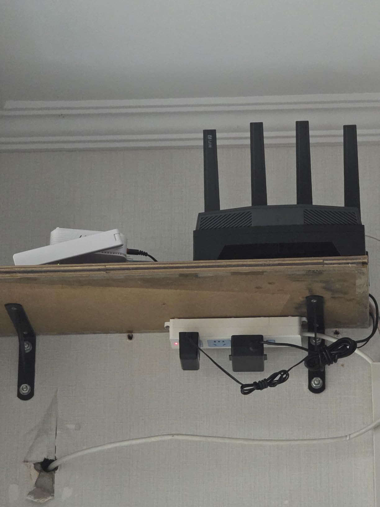 GL.iNet GL-BE9300 Flint 3 Tri-Band Wi-Fi 7 Router 5 x 2.5G VPN Router | Tri-Band Wi-Fi 7 with 6GHz, 9 Gbps wireless speed for smooth 8K streaming, low-latency gaming, and video calls customer photo 1