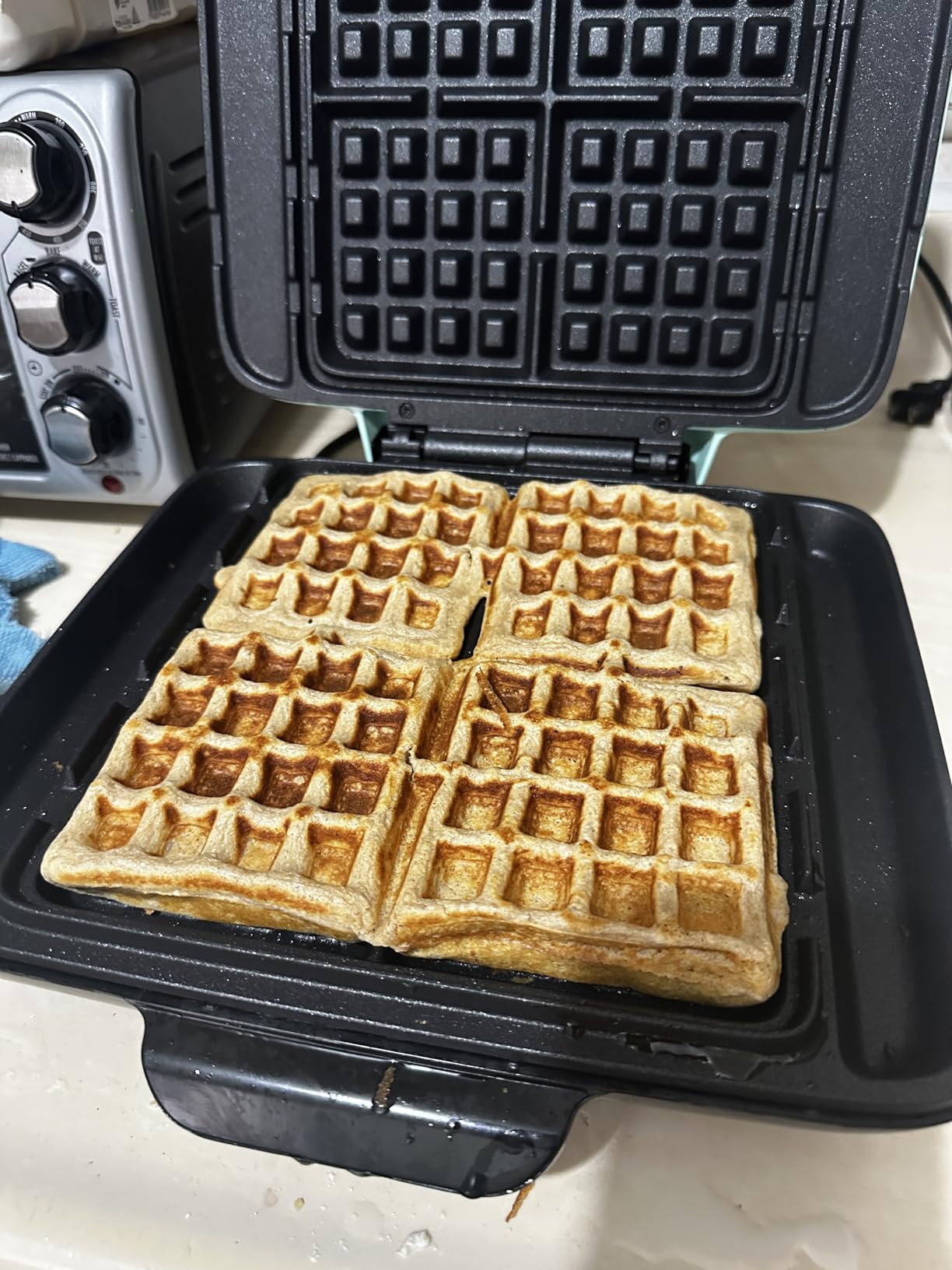 Dash No-Drip Waffle Maker, 4 Square Mini Waffles at Once, Cream | Small Waffle Iron for Families, Kids Breakfast Sandwiches, Waffle Sticks, Chaffles & Hash Browns, Nonstick customer photo 2