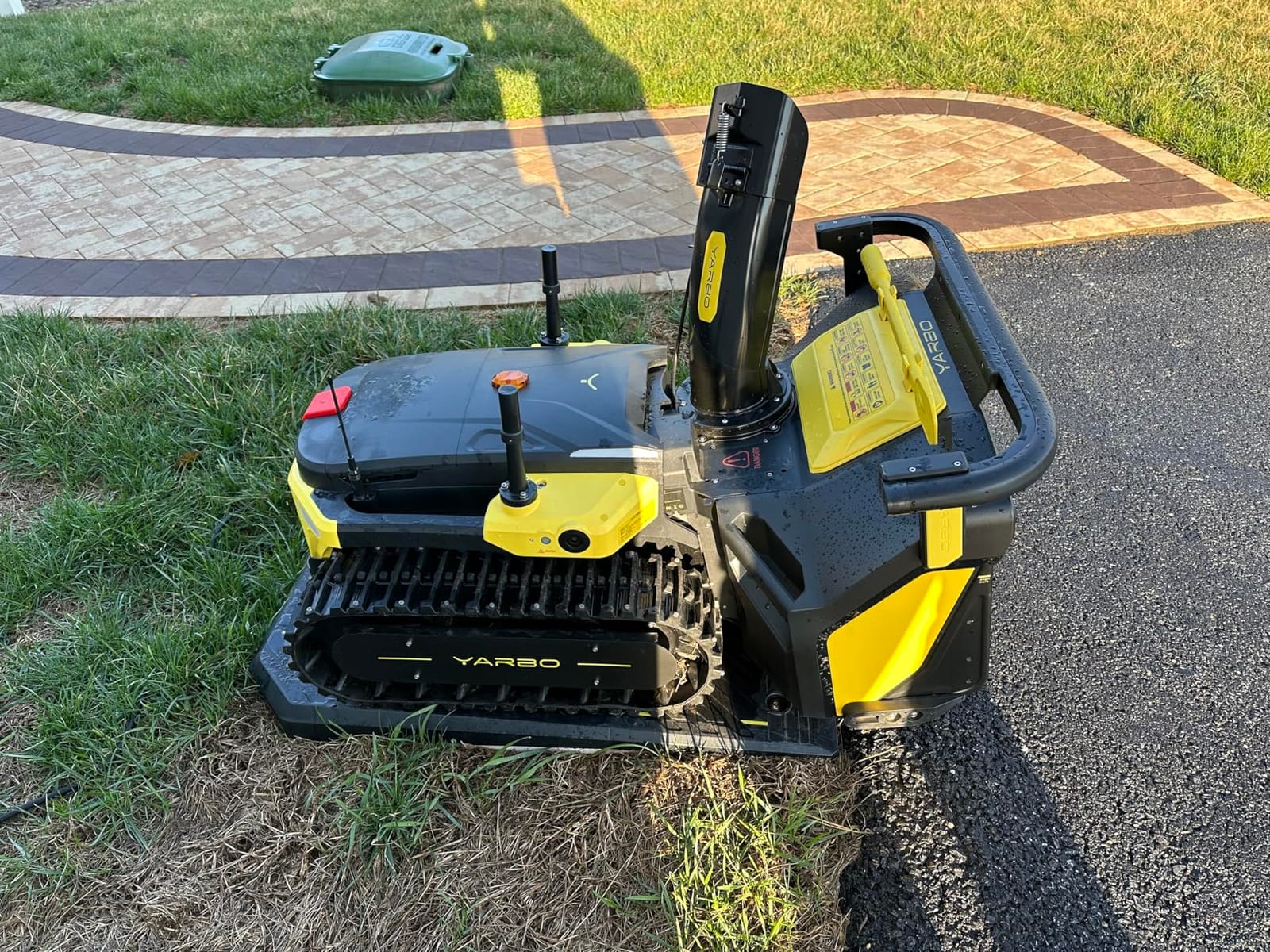 YARBO 2-Stage 24/7 Autonomous Robot Snow Blower with Modular Design | 24/7 Autonomous with 6-40ft Throwing Distance, 12