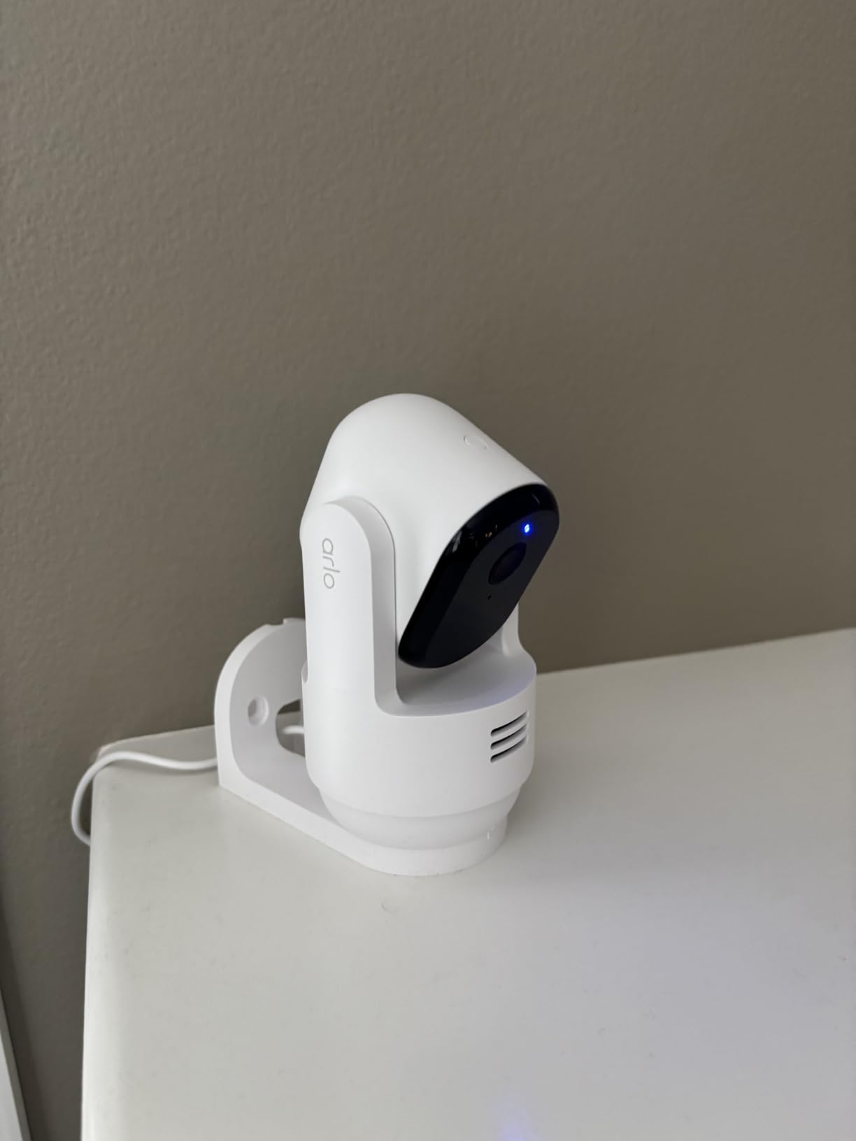 Arlo Essential Indoor Pan Tilt Zoom Security Camera 2K Wired - 1-Cam | 360 degree pan & 180 degree tilt; 2K pet camera; Auto motion tracking; Animal detection; Animated preview; 1-mo Secure plan incl. customer photo 1