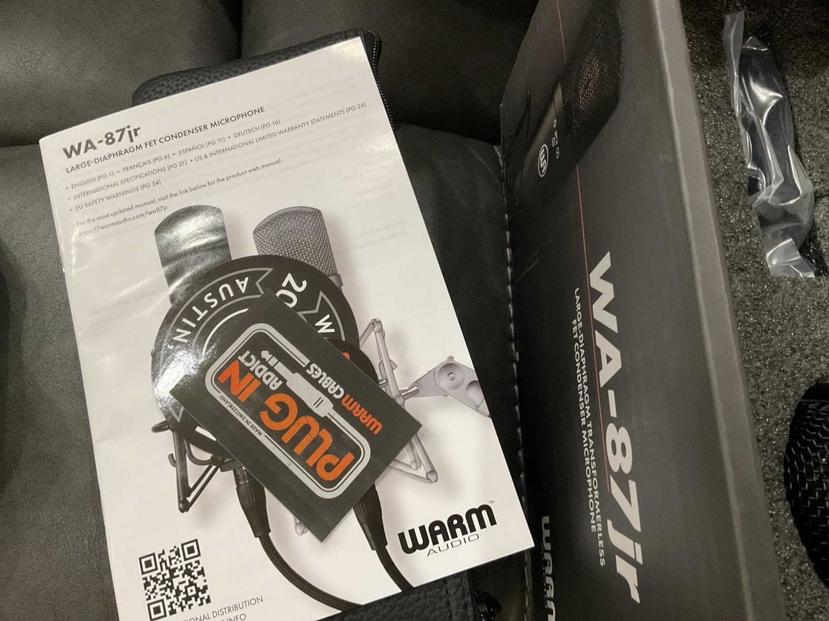 Warm Audio WA-87jr Large Diaphragm Condenser Mic with Shockmount, Rich Studio-Grade Sound for Vocals, Instruments, Podcasts, Nickel customer photo 2