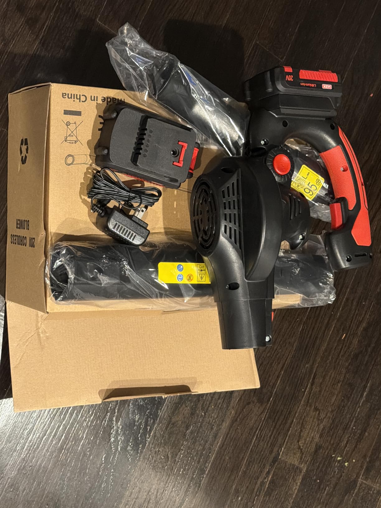 MZK Cordless Leaf Blower, 20V Battery Powered Electric Blower for Lawn Care, Electric Lightweight Leaf Blower for Blowing Leaves, Patio Cleaning and Dust(2 * 4Ah Battery & Charger Included), LF40D13 customer photo 2
