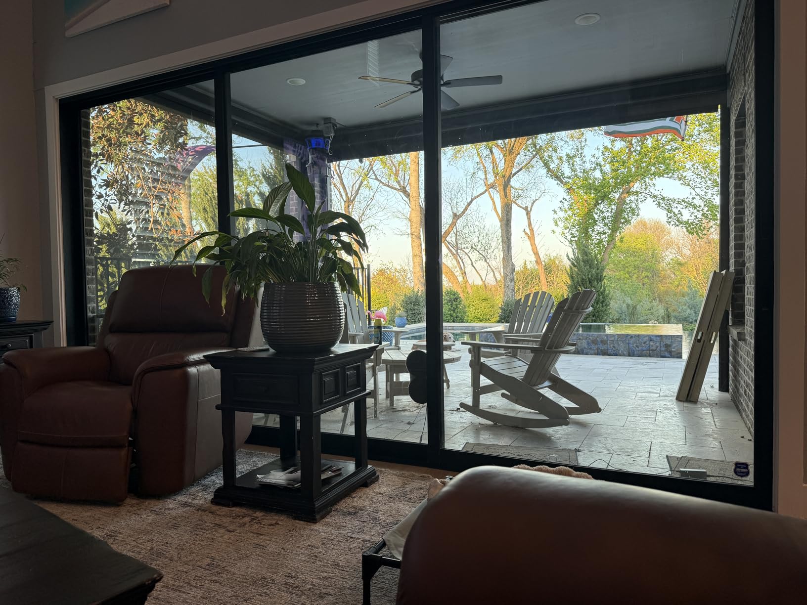 KKI Window Cleaning Robot with Dual Spray for High-Rise Windows, Max 3200Pa, 3 Cleaning Modes & Edge Detection, Remote Control, 2 Pre-Installed 8 Replacement Cloths, 85ml customer photo 2
