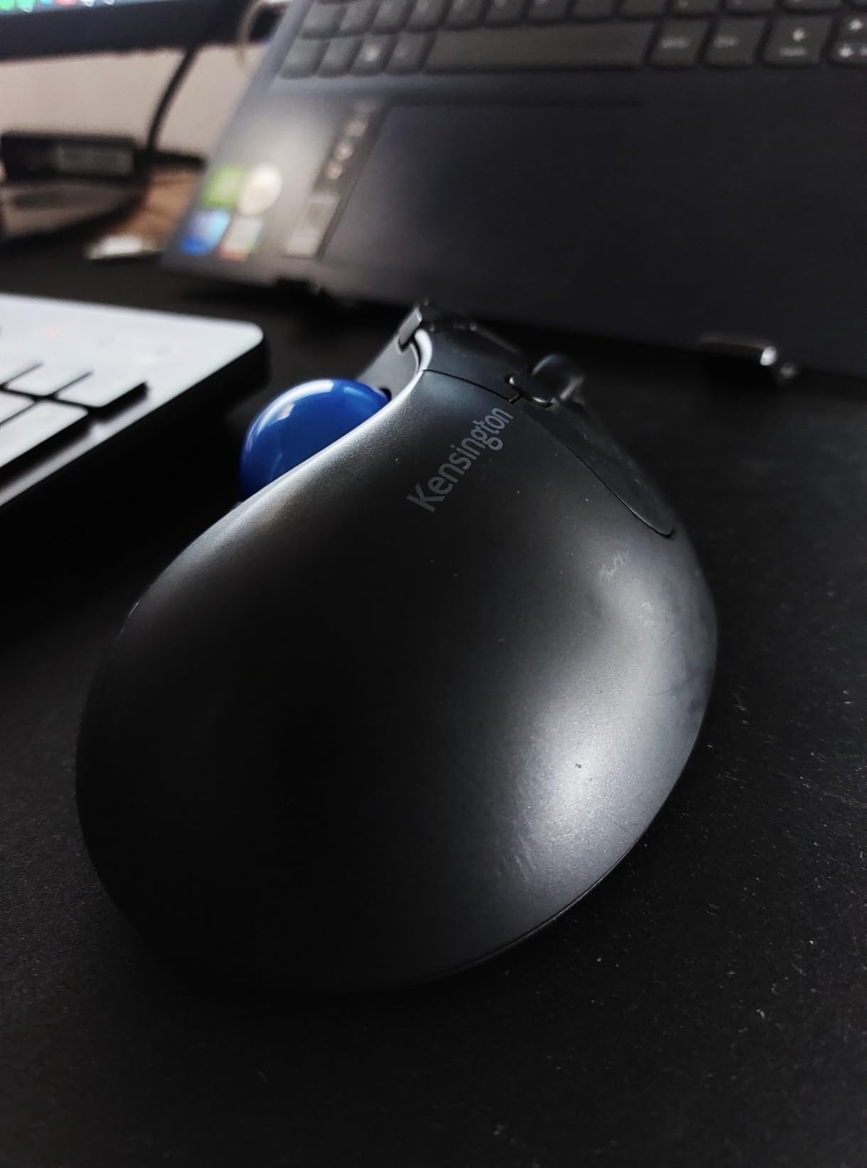 Kensington TB450 Wireless Trackball Mouse, Bluetooth LE & 2.4GHz Connection, 4 DPI Options, Connect up to 3 Devices (K72179WW), White-Silver customer photo 1