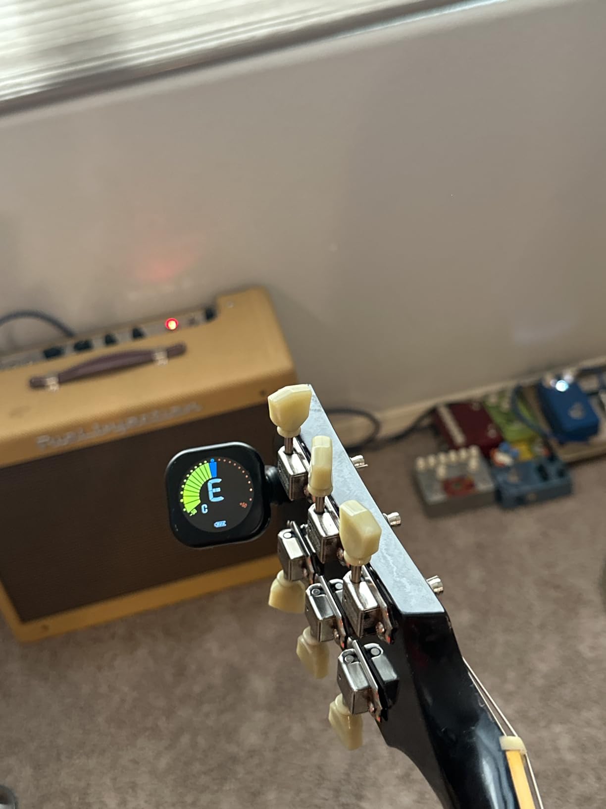 New Bee Guitar Tuner Clip-On Rechargeable with Color Screen 360 Degree Rotatable Acoustic Chromatic Open Tuning for Guitar, Bass, Ukulele, Violin, Cello customer photo 1